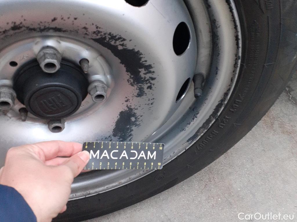  Fiat  Fiorino FIAT  / 2016 / 3P / furgón derivado de turismo Cargo Base 1.4 Natural Power 51kW (70CV)  #33