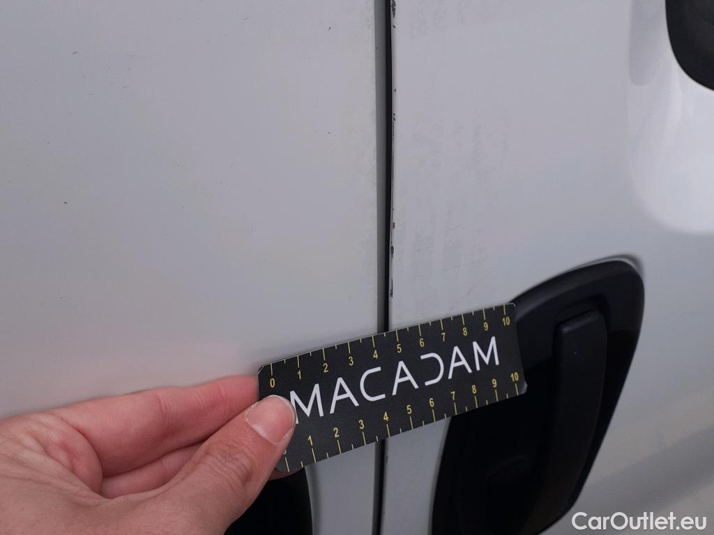  Fiat  Fiorino FIAT  / 2016 / 3P / furgón derivado de turismo Cargo Base 1.4 Natural Power 51kW (70CV)  #27