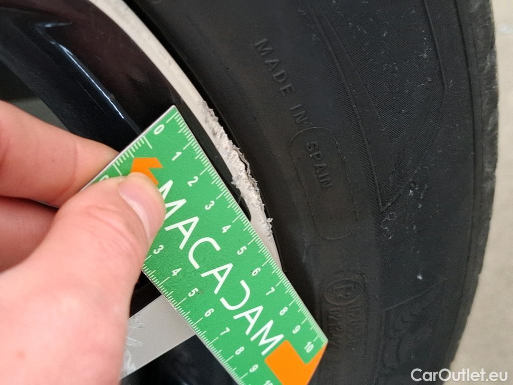  Toyota  C-HR TOYOTA  / 2016 / 5P / SUV 2.0 HYBRIDE 184 EDITION(SP) #26