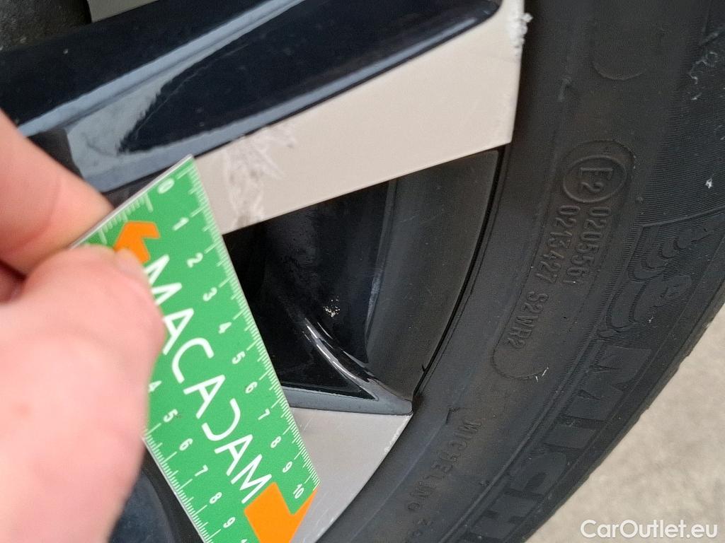  Toyota  C-HR TOYOTA  / 2016 / 5P / SUV 2.0 HYBRIDE 184 EDITION(SP) #27