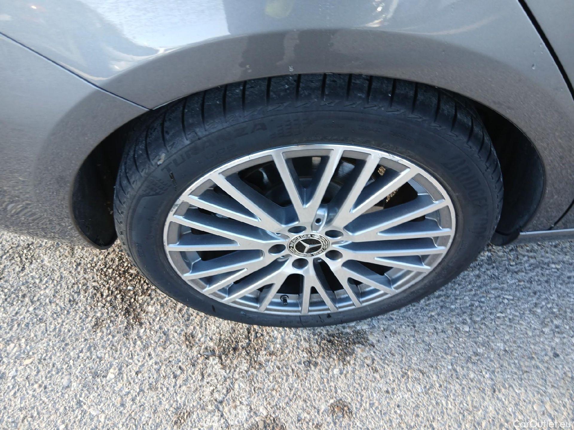  Mercedes  CLA-Klasse MERCEDES-BENZ CLA / 2019 / 4P / coupé CLA 200 #22