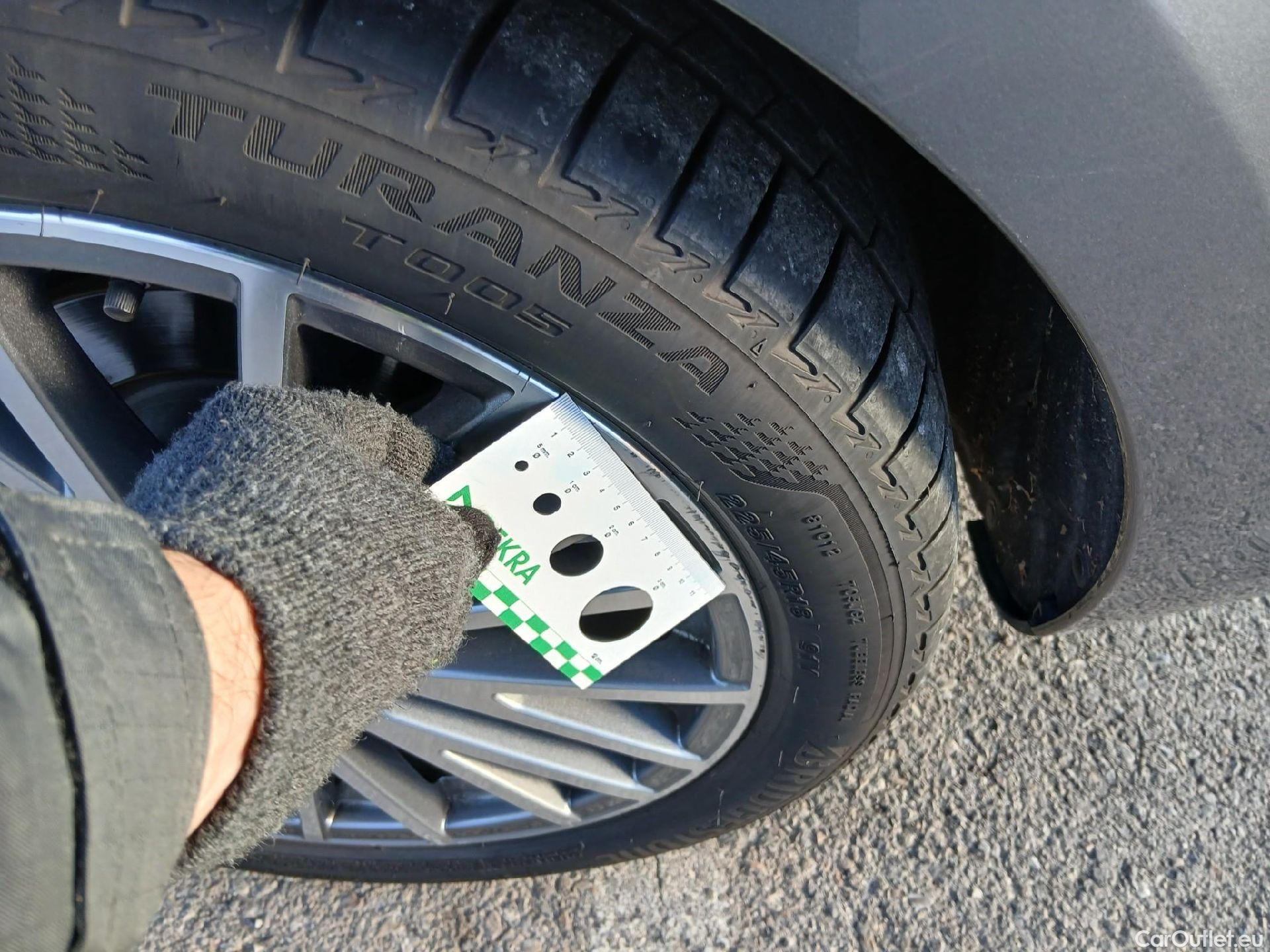  Mercedes  CLA-Klasse MERCEDES-BENZ CLA / 2019 / 4P / coupé CLA 200 #13