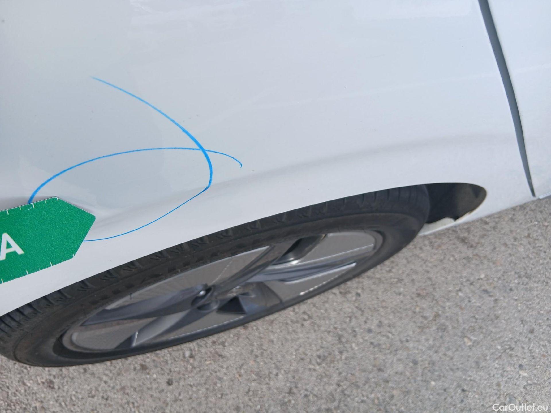  Hyundai   Ioniq HYUNDAI / 2019 / 5P / berlina con portón 1.6 GDI HEV Tecno DCT #30