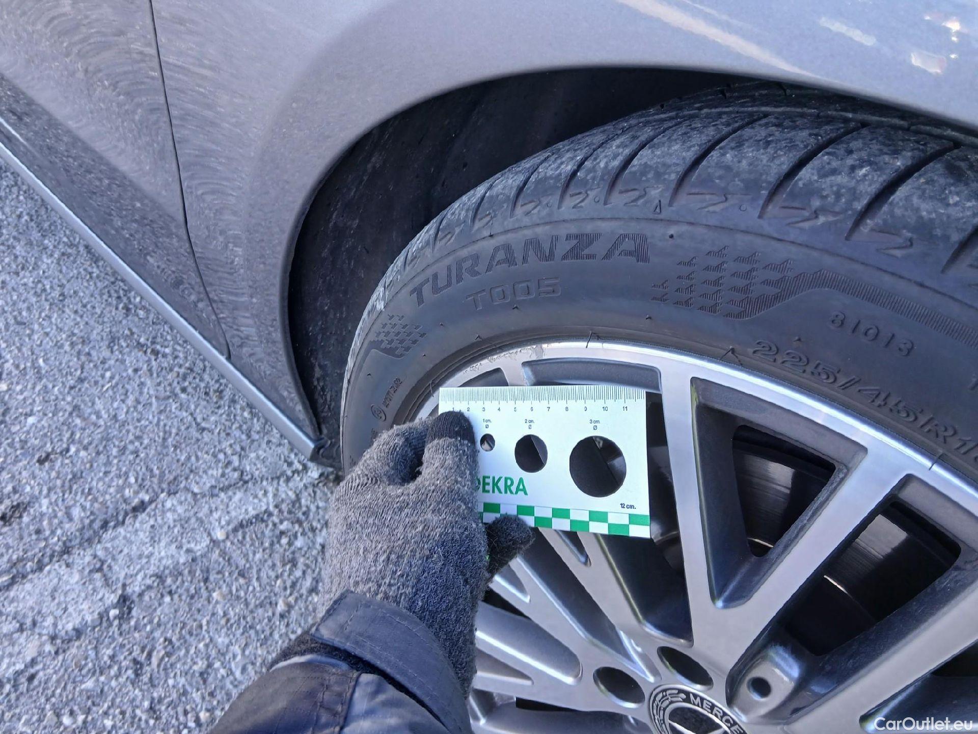  Mercedes  CLA-Klasse MERCEDES-BENZ CLA / 2019 / 4P / coupé CLA 200 #24