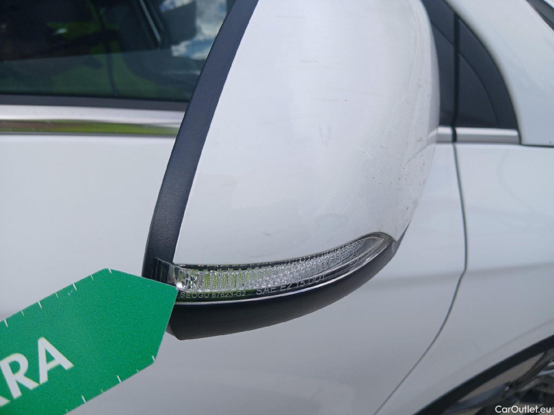  Hyundai   Ioniq HYUNDAI / 2019 / 5P / berlina con portón 1.6 GDI HEV Tecno DCT #9