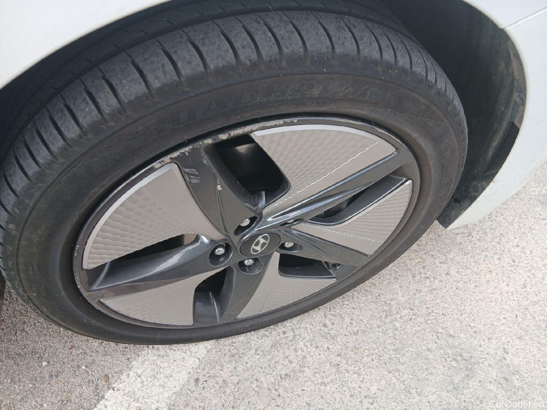  Hyundai   Ioniq HYUNDAI / 2019 / 5P / berlina con portón 1.6 GDI HEV Tecno DCT #12