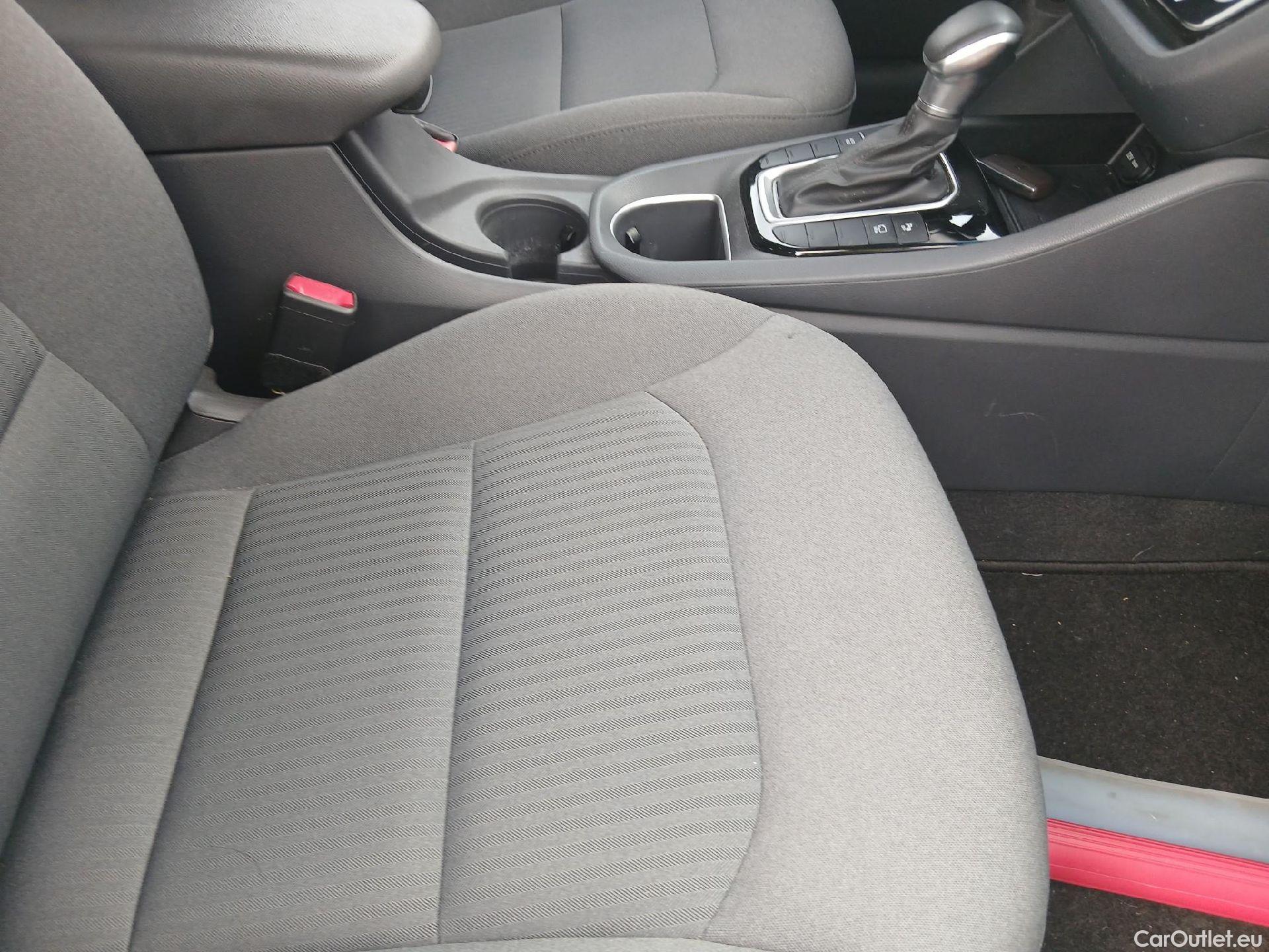  Hyundai   Ioniq HYUNDAI / 2019 / 5P / berlina con portón 1.6 GDI HEV Tecno DCT #7