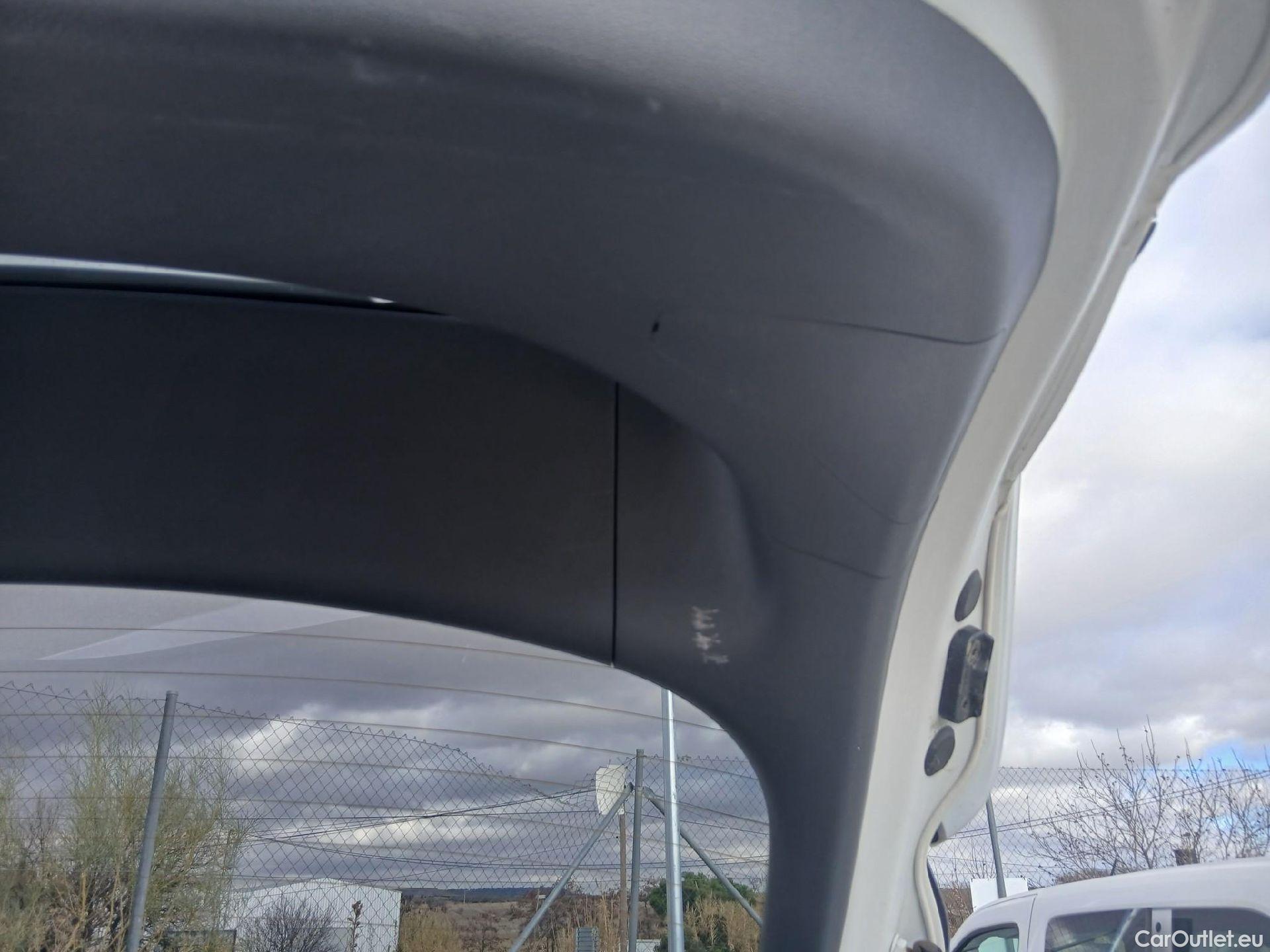  Hyundai   Ioniq HYUNDAI / 2019 / 5P / berlina con portón 1.6 GDI HEV Tecno DCT #3