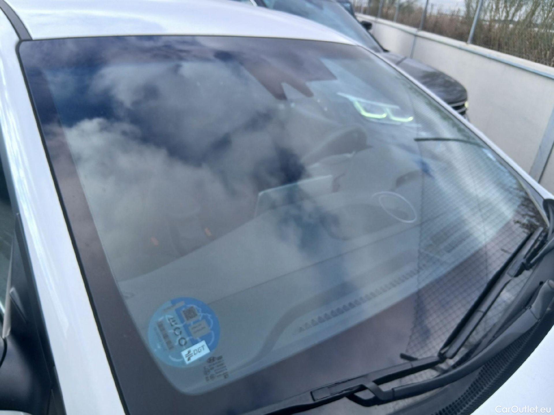  Hyundai   Ioniq HYUNDAI / 2019 / 5P / berlina con portón 1.6 GDI HEV Tecno DCT #15