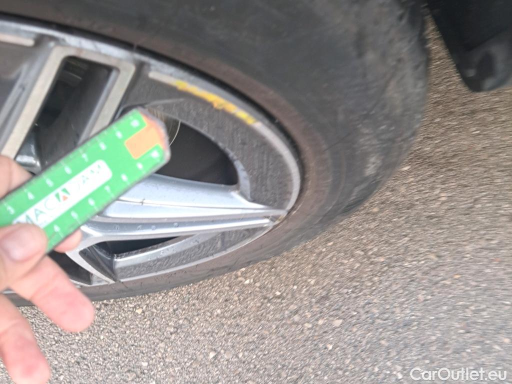  Mercedes  G-Klasee MERCEDES-BENZ Clase GLC / 2019 / 5P / todoterreno GLC 300 e 4MATIC #4