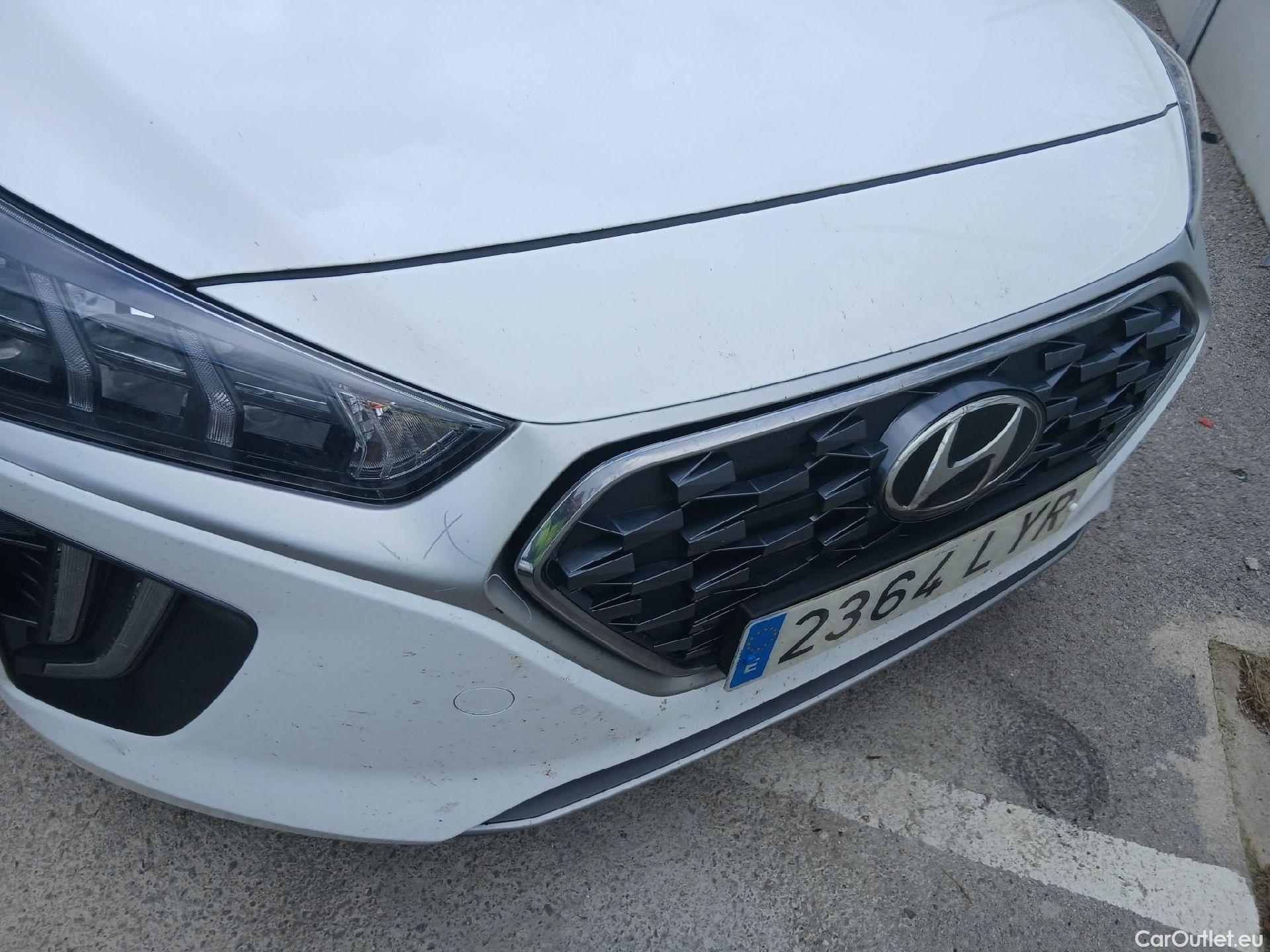  Hyundai   Ioniq HYUNDAI / 2019 / 5P / berlina con portón 1.6 GDI HEV Tecno DCT #17