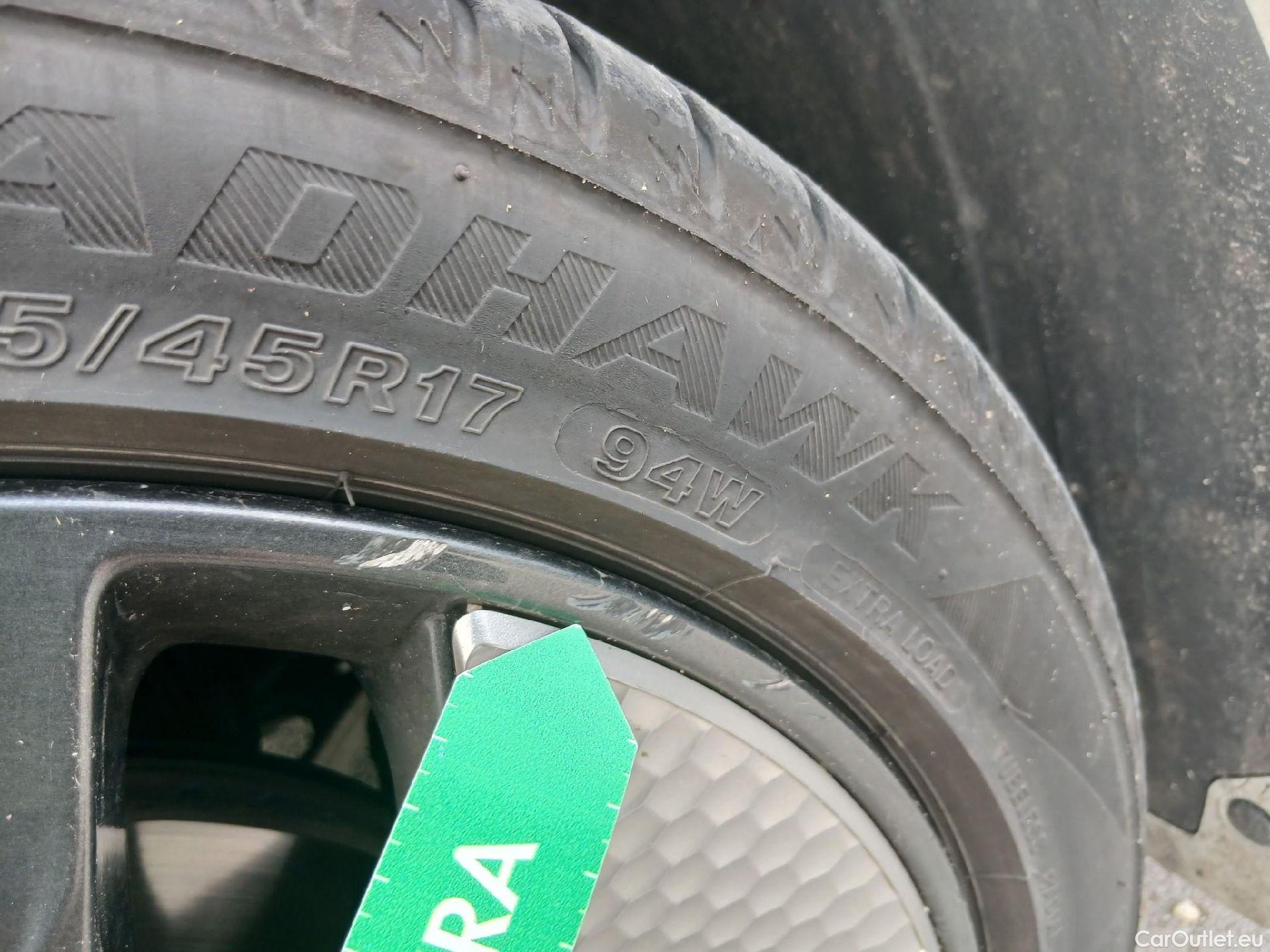  Hyundai   Ioniq HYUNDAI / 2019 / 5P / berlina con portón 1.6 GDI HEV Tecno DCT #2