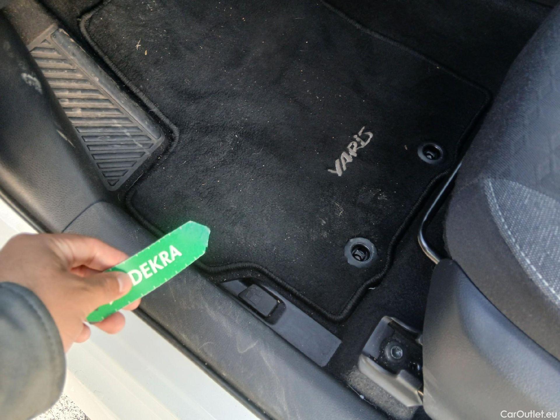  Toyota  Yaris TOYOTA  / 2020 / 5P / berlina con portón 1.5 120H Active Tech #7