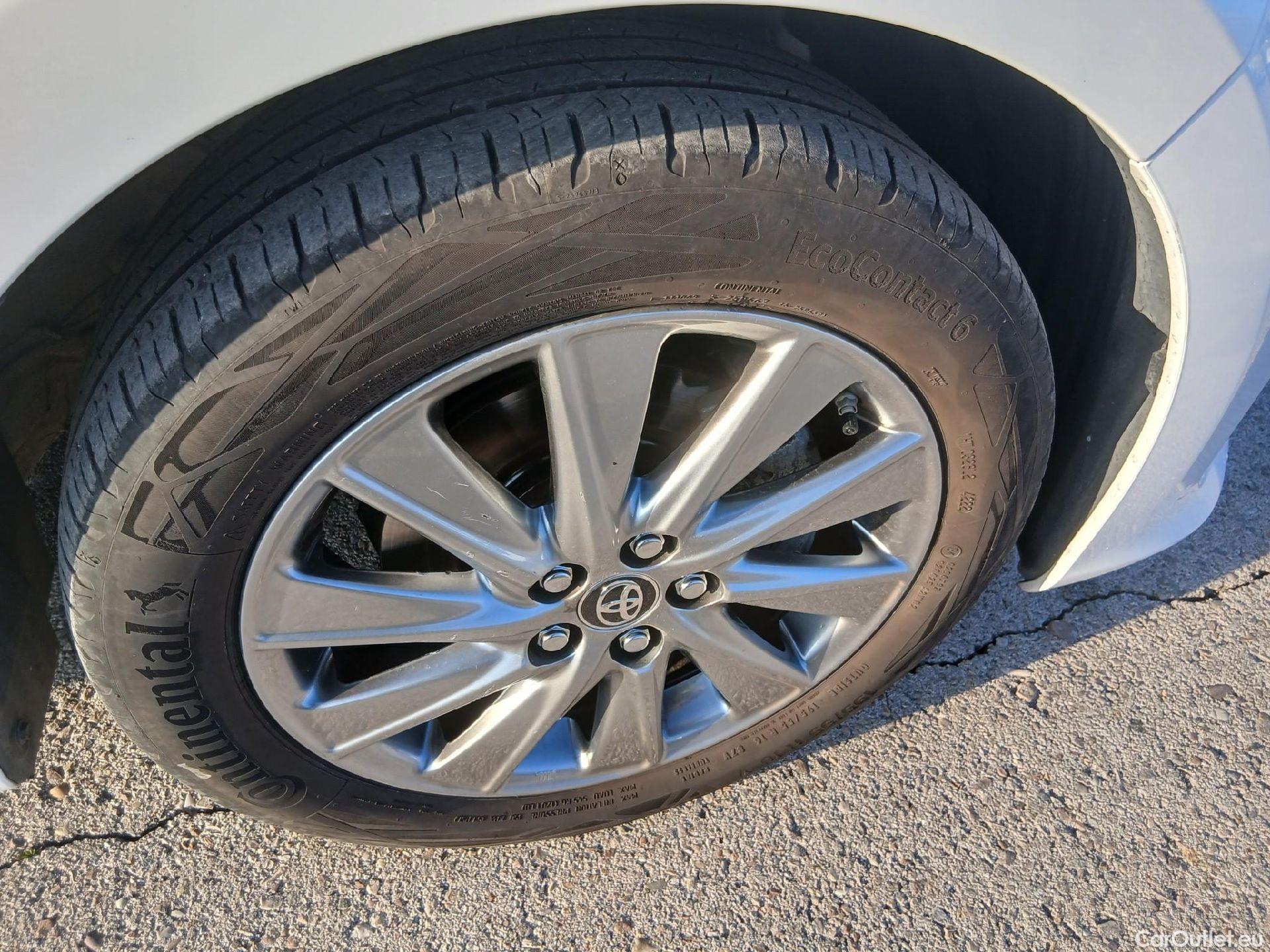  Toyota  Yaris TOYOTA  / 2020 / 5P / berlina con portón 1.5 120H Active Tech #2