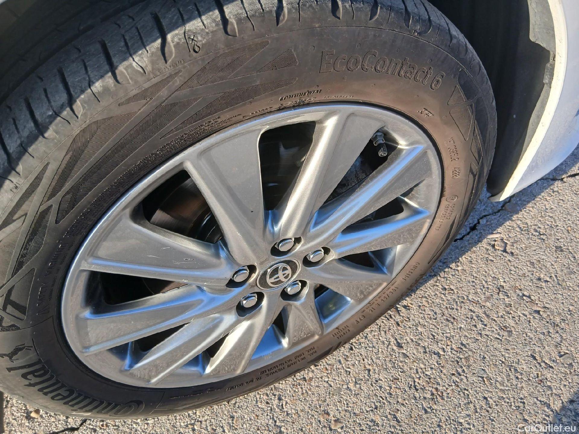  Toyota  Yaris TOYOTA  / 2020 / 5P / berlina con portón 1.5 120H Active Tech #31