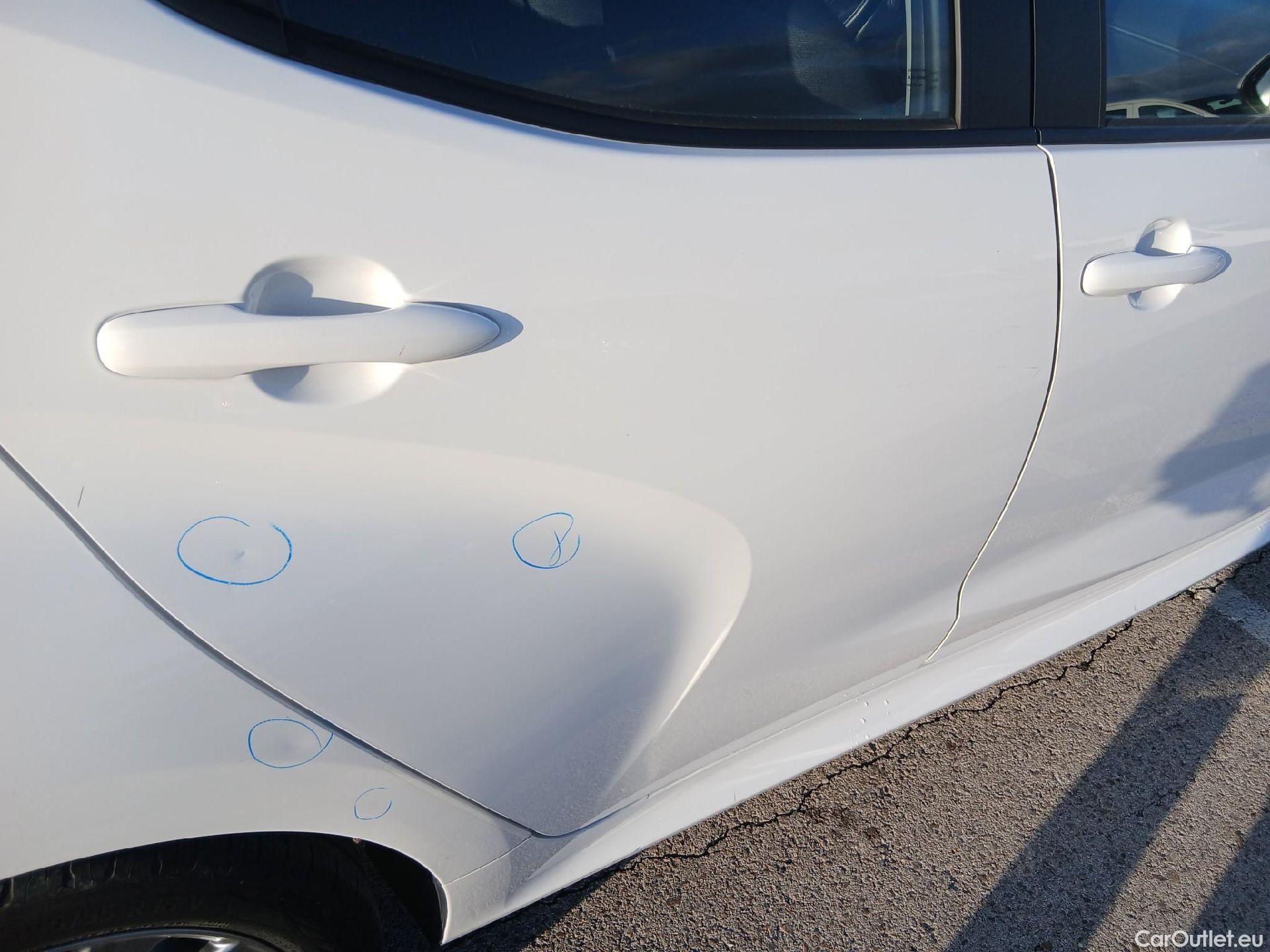  Toyota  Yaris TOYOTA  / 2020 / 5P / berlina con portón 1.5 120H Active Tech #24