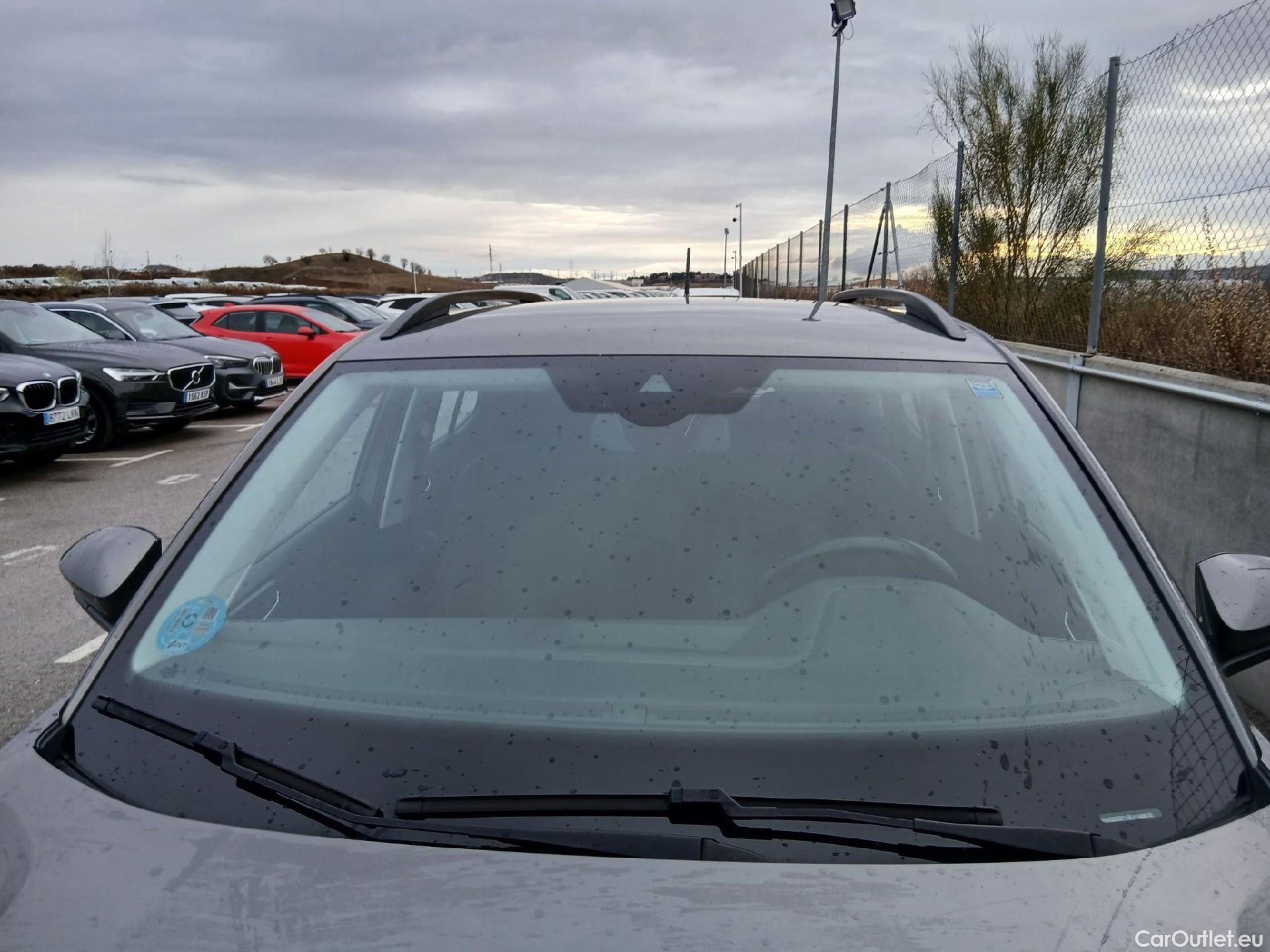  Volkswagen  T-CROSS VOLKSWAGEN  / 2018 / 5P / todoterreno Advance 1.0 TSI 85kW (115CV) DSG (AC) #3