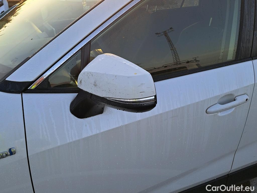  Toyota  RAV4 TOYOTA  / 2018 / 5P / todoterreno 2.5l 220H Advance #19