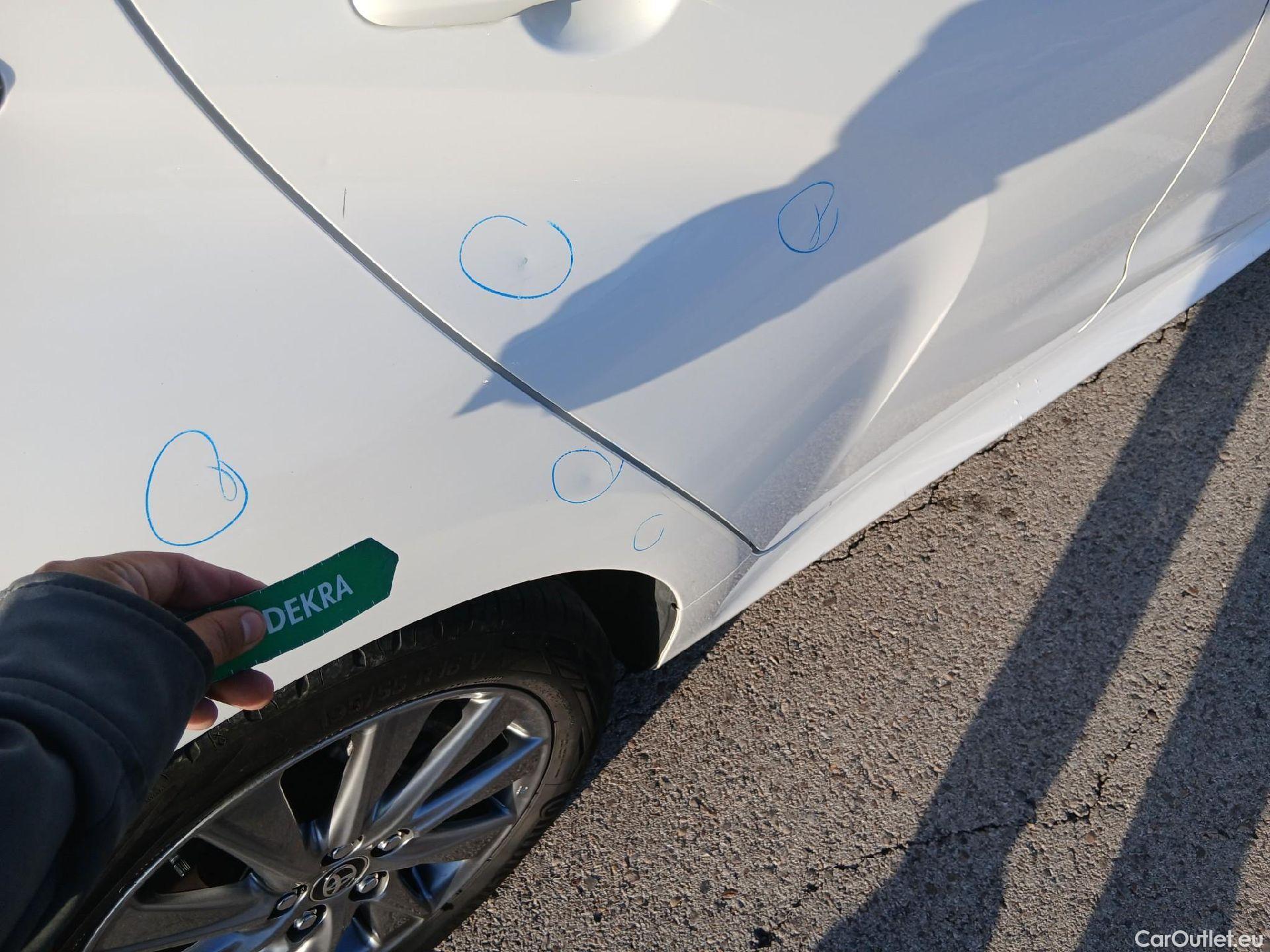  Toyota  Yaris TOYOTA  / 2020 / 5P / berlina con portón 1.5 120H Active Tech #22