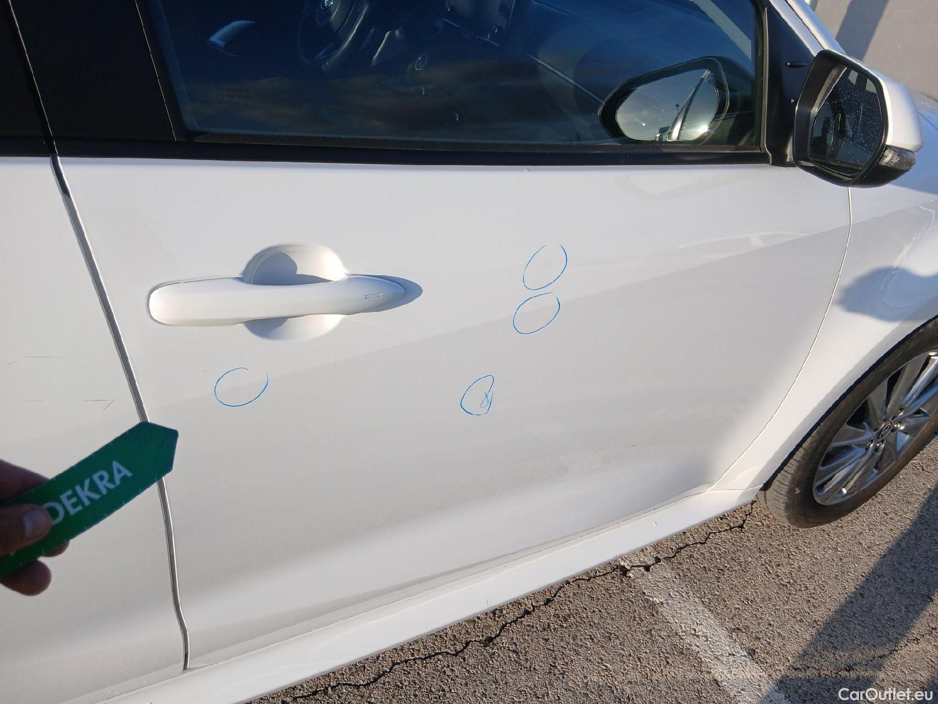  Toyota  Yaris TOYOTA  / 2020 / 5P / berlina con portón 1.5 120H Active Tech #27