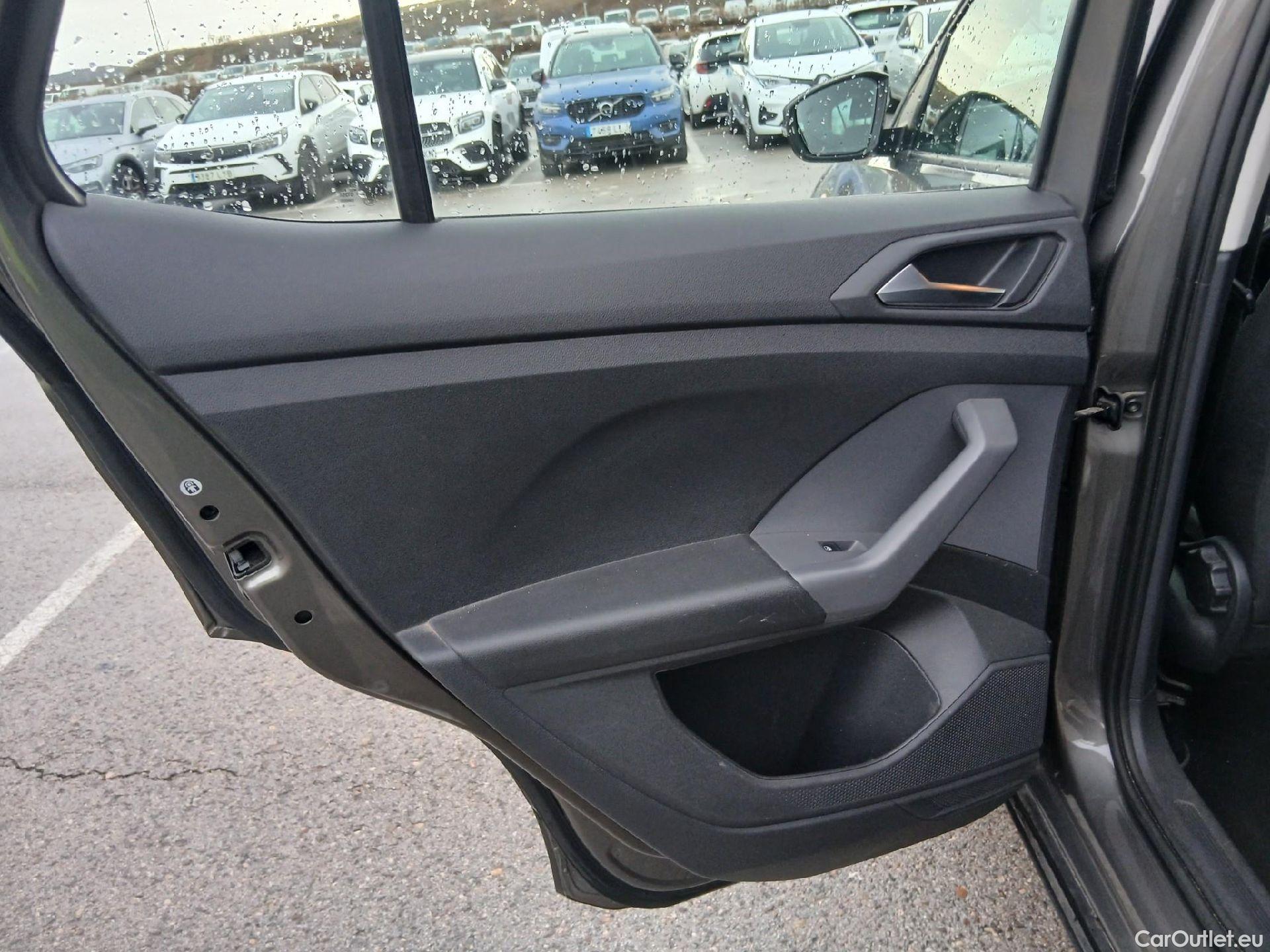  Volkswagen  T-CROSS VOLKSWAGEN  / 2018 / 5P / todoterreno Advance 1.0 TSI 85kW (115CV) DSG (AC) #48