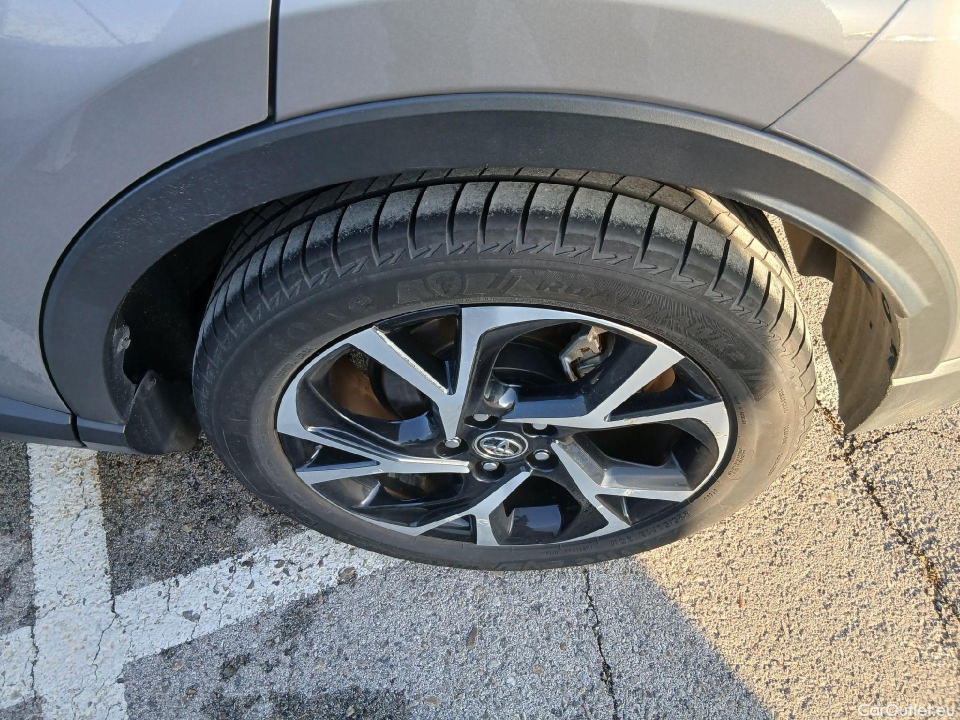  Toyota  C-HR TOYOTA  / 2016 / 5P / todoterreno 1.8 125H Advance (CX) #2