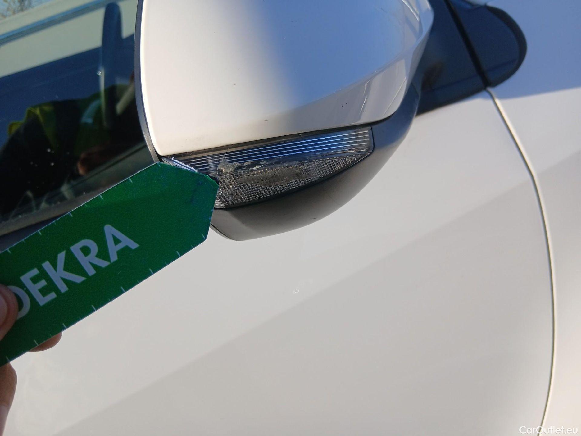  Toyota  Yaris TOYOTA  / 2020 / 5P / berlina con portón 1.5 120H Active Tech #29