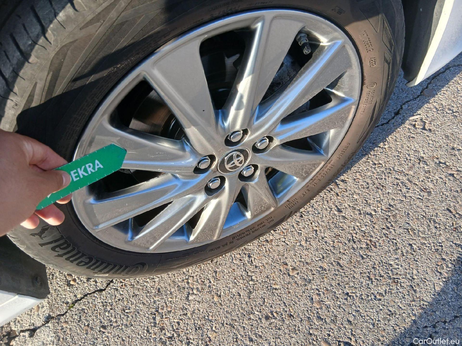  Toyota  Yaris TOYOTA  / 2020 / 5P / berlina con portón 1.5 120H Active Tech #30