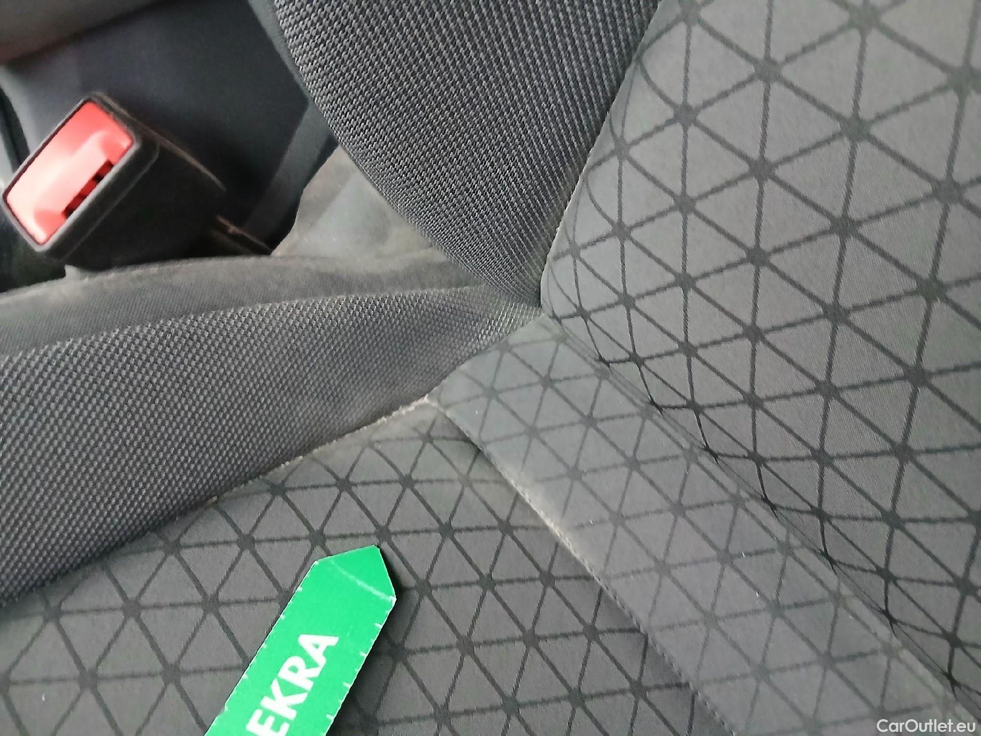  Volkswagen  T-CROSS VOLKSWAGEN  / 2018 / 5P / todoterreno Advance 1.0 TSI 85kW (115CV) DSG (AC) #31