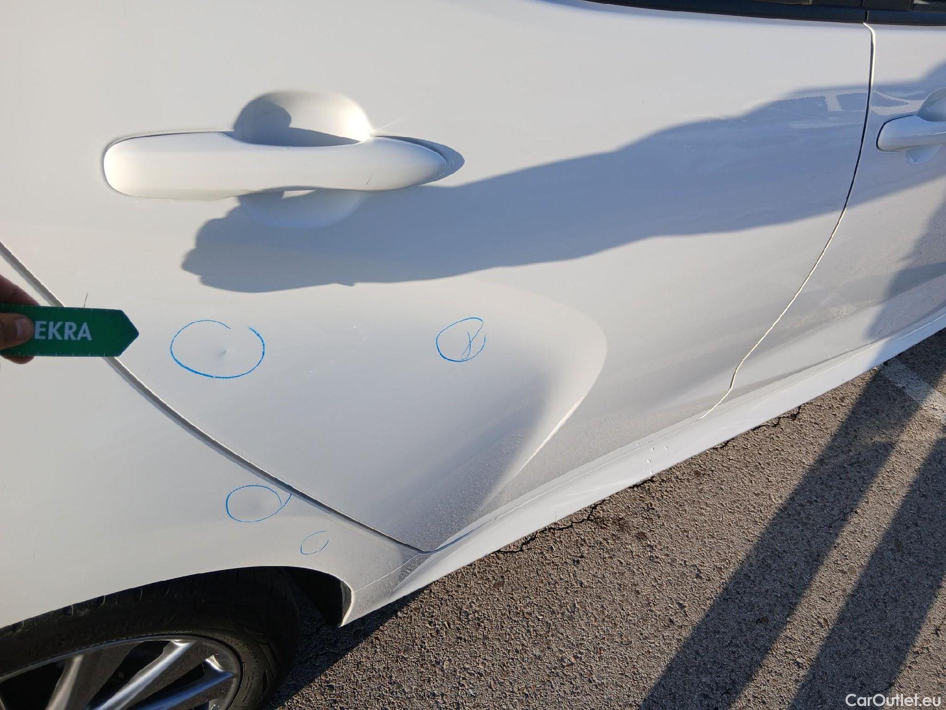  Toyota  Yaris TOYOTA  / 2020 / 5P / berlina con portón 1.5 120H Active Tech #25