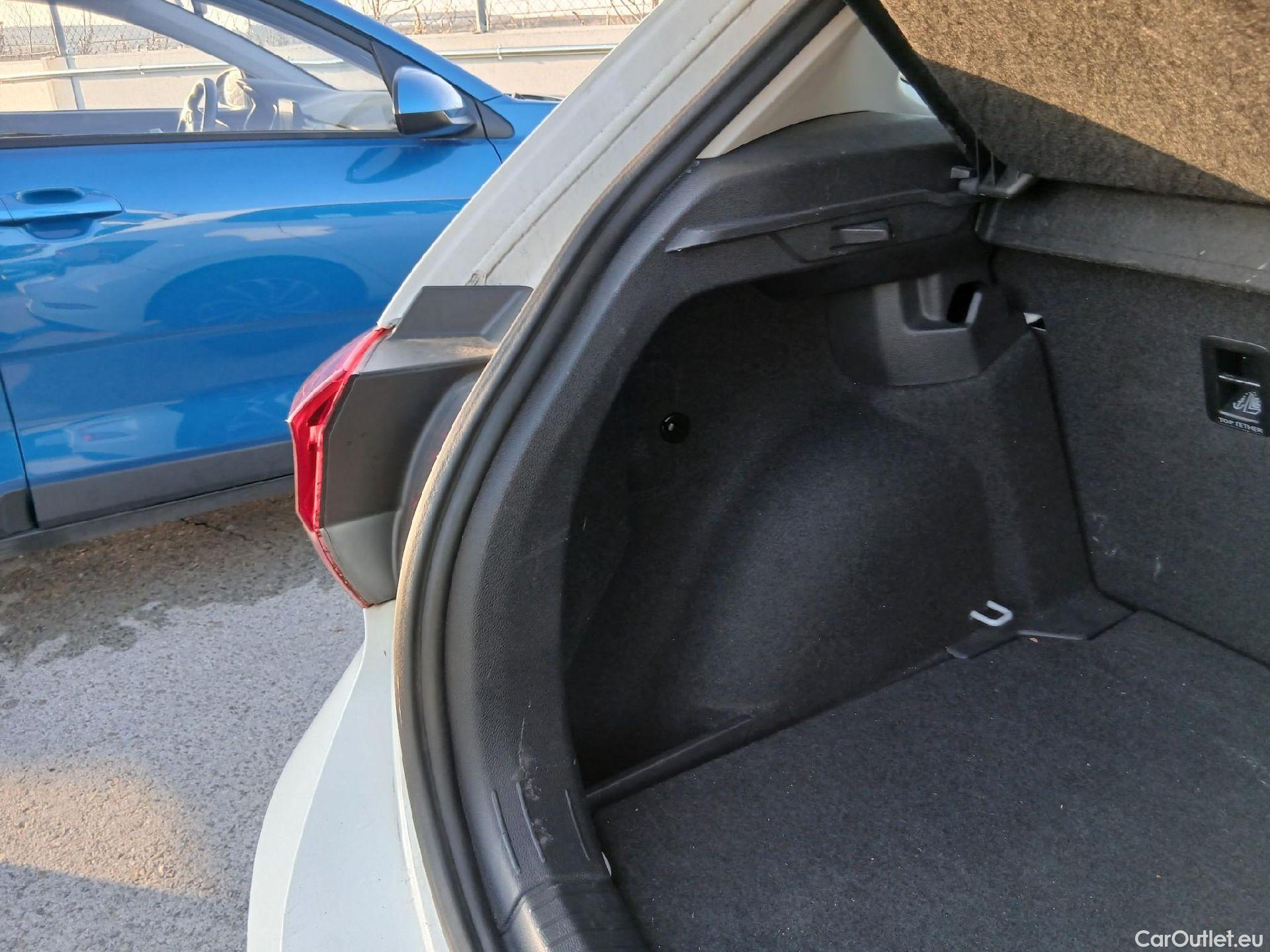  Volkswagen  Polo VOLKSWAGEN  / 2021 / 5P / berlina con portón Life 1.0 TSI 70kW (95CV) #24