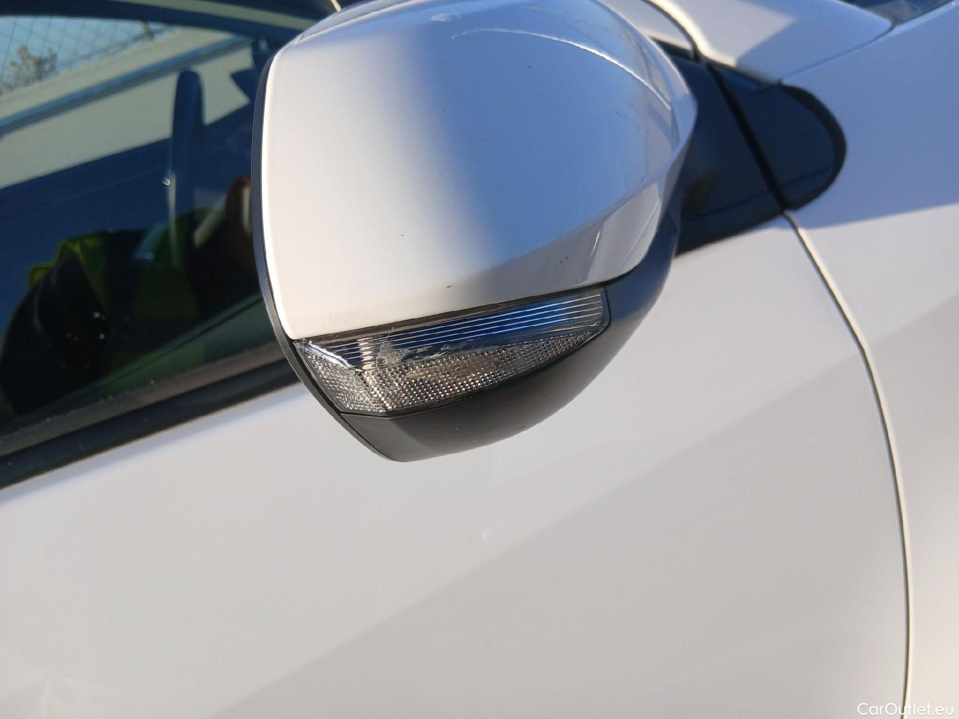  Toyota  Yaris TOYOTA  / 2020 / 5P / berlina con portón 1.5 120H Active Tech #28