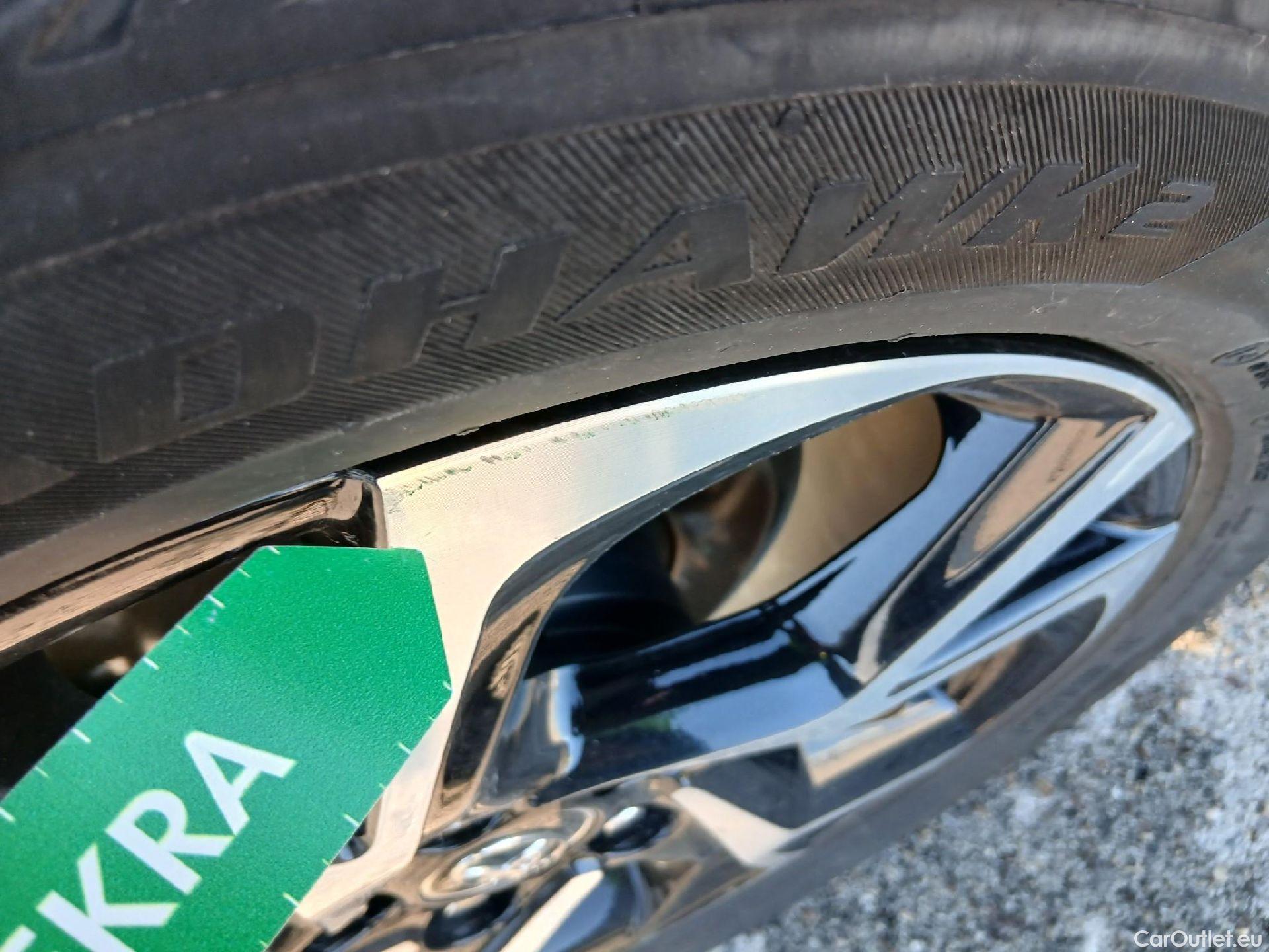  Toyota  C-HR TOYOTA  / 2016 / 5P / todoterreno 1.8 125H Advance (CX) #3