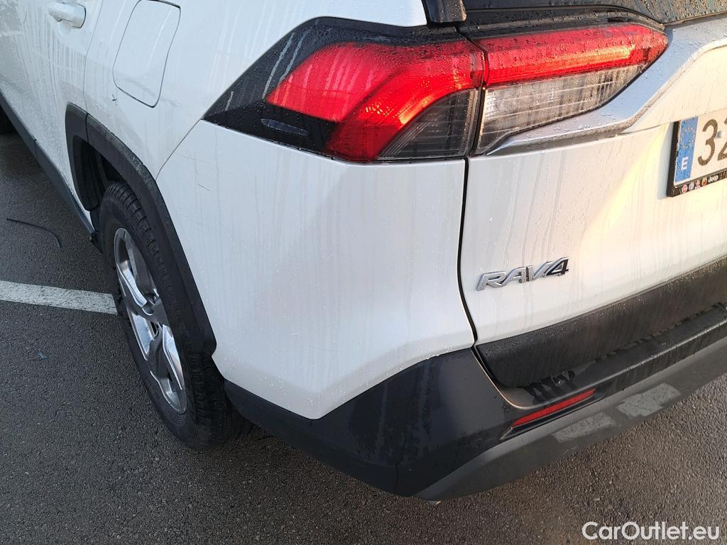  Toyota  RAV4 TOYOTA  / 2018 / 5P / todoterreno 2.5l 220H Advance #29