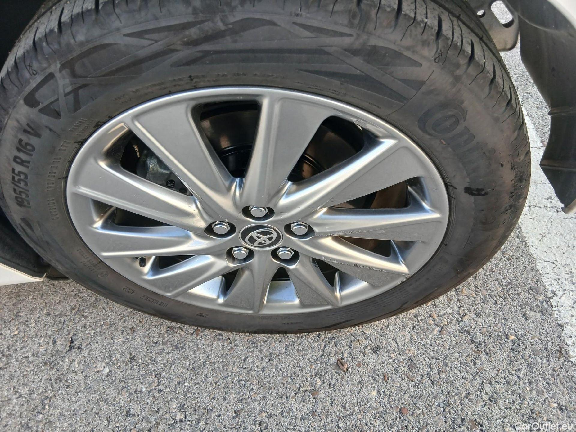  Toyota  Yaris TOYOTA  / 2020 / 5P / berlina con portón 1.5 120H Active Tech #16