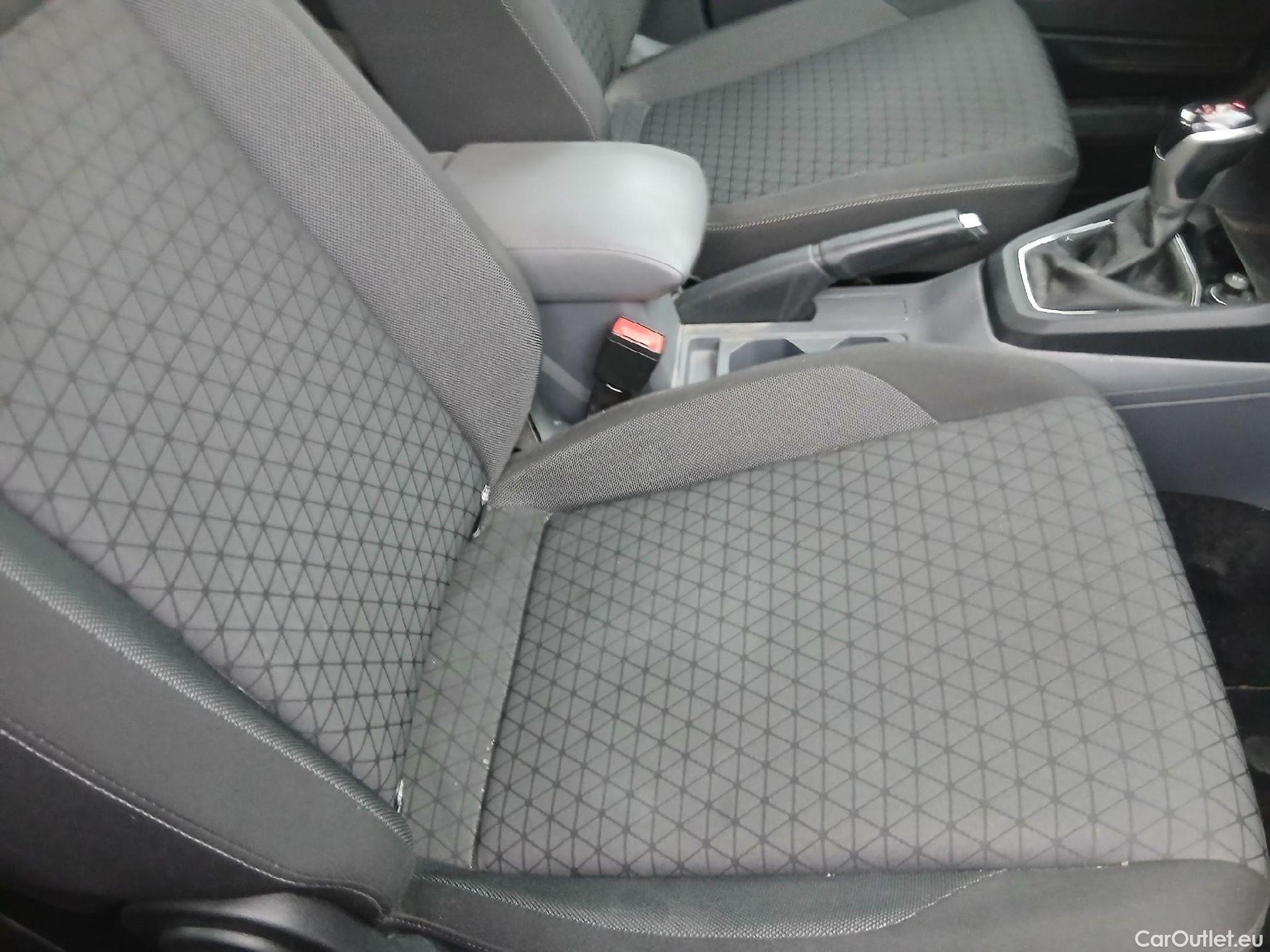  Volkswagen  T-CROSS VOLKSWAGEN  / 2018 / 5P / todoterreno Advance 1.0 TSI 85kW (115CV) DSG (AC) #30