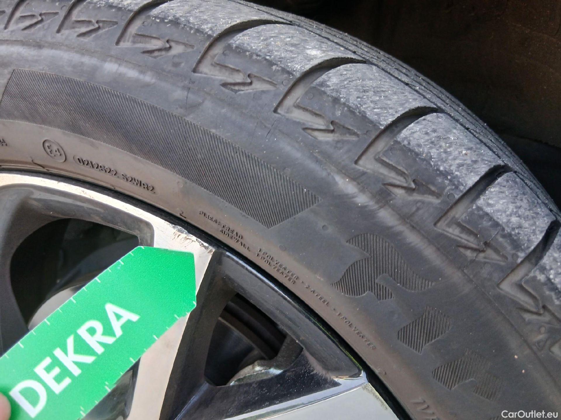  Toyota  C-HR TOYOTA  / 2016 / 5P / todoterreno 1.8 125H Advance (CX) #6