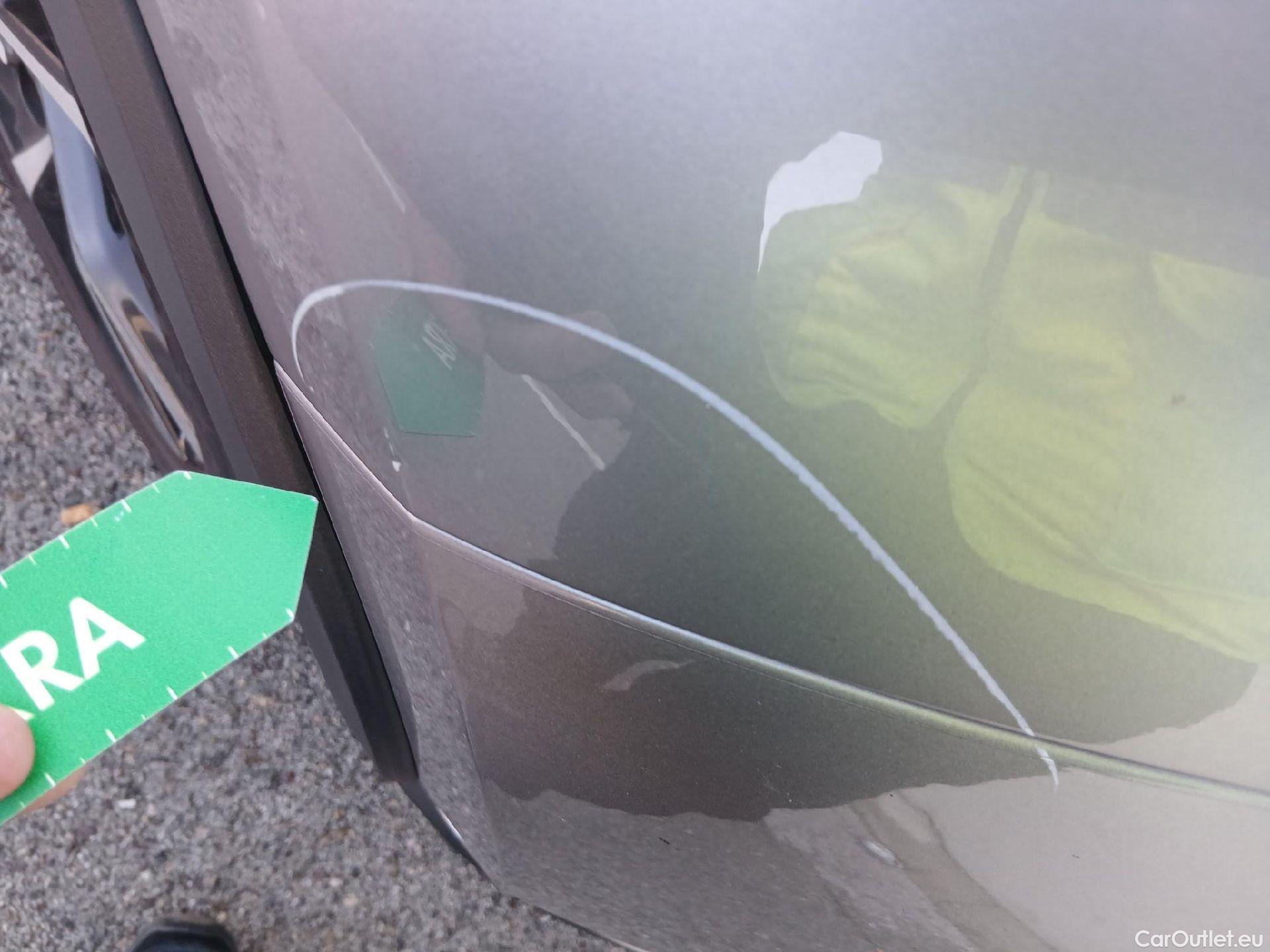  Toyota  C-HR TOYOTA  / 2016 / 5P / todoterreno 1.8 125H Advance (CX) #17