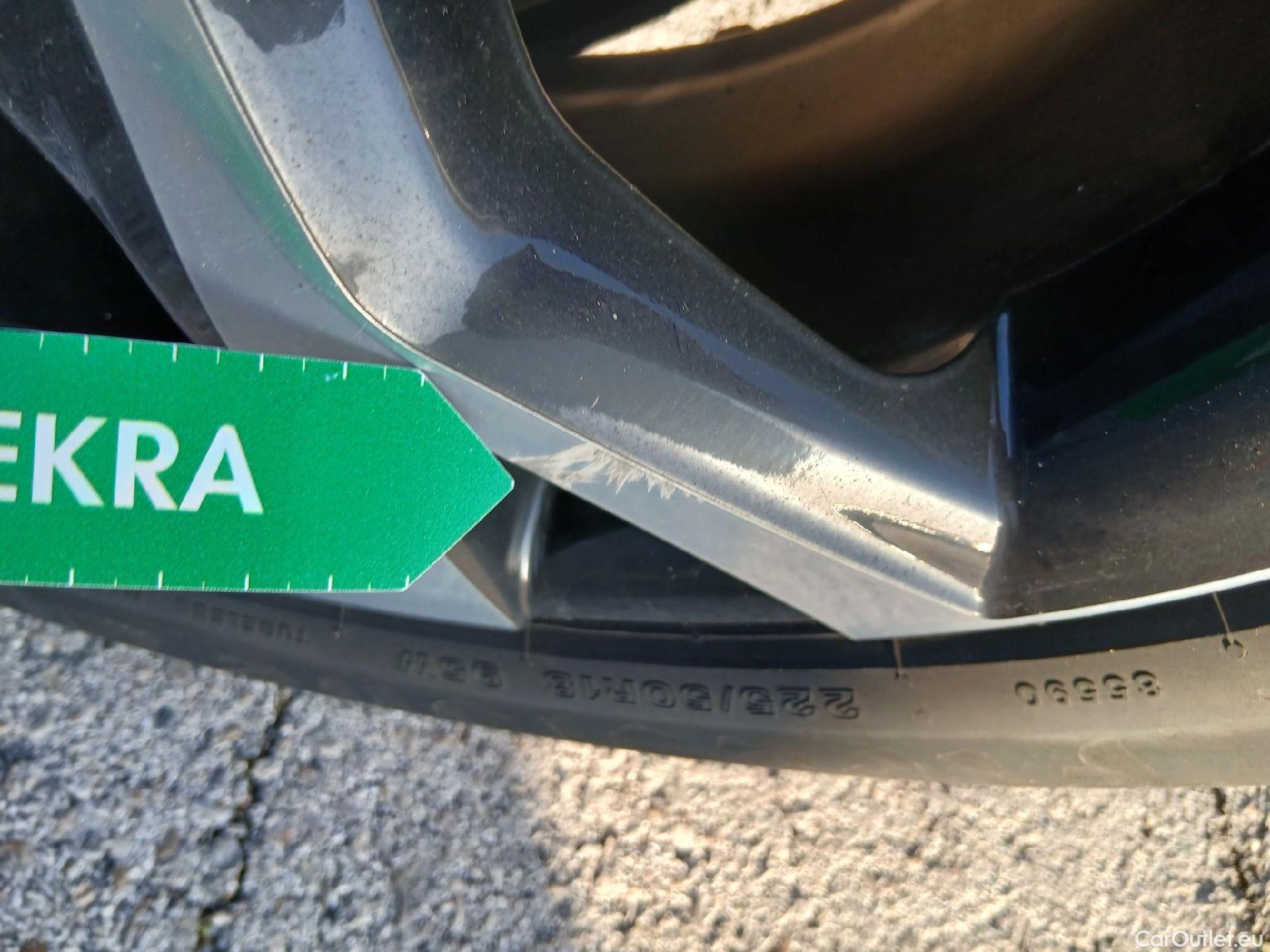  Toyota  C-HR TOYOTA  / 2016 / 5P / todoterreno 1.8 125H Advance (CX) #1