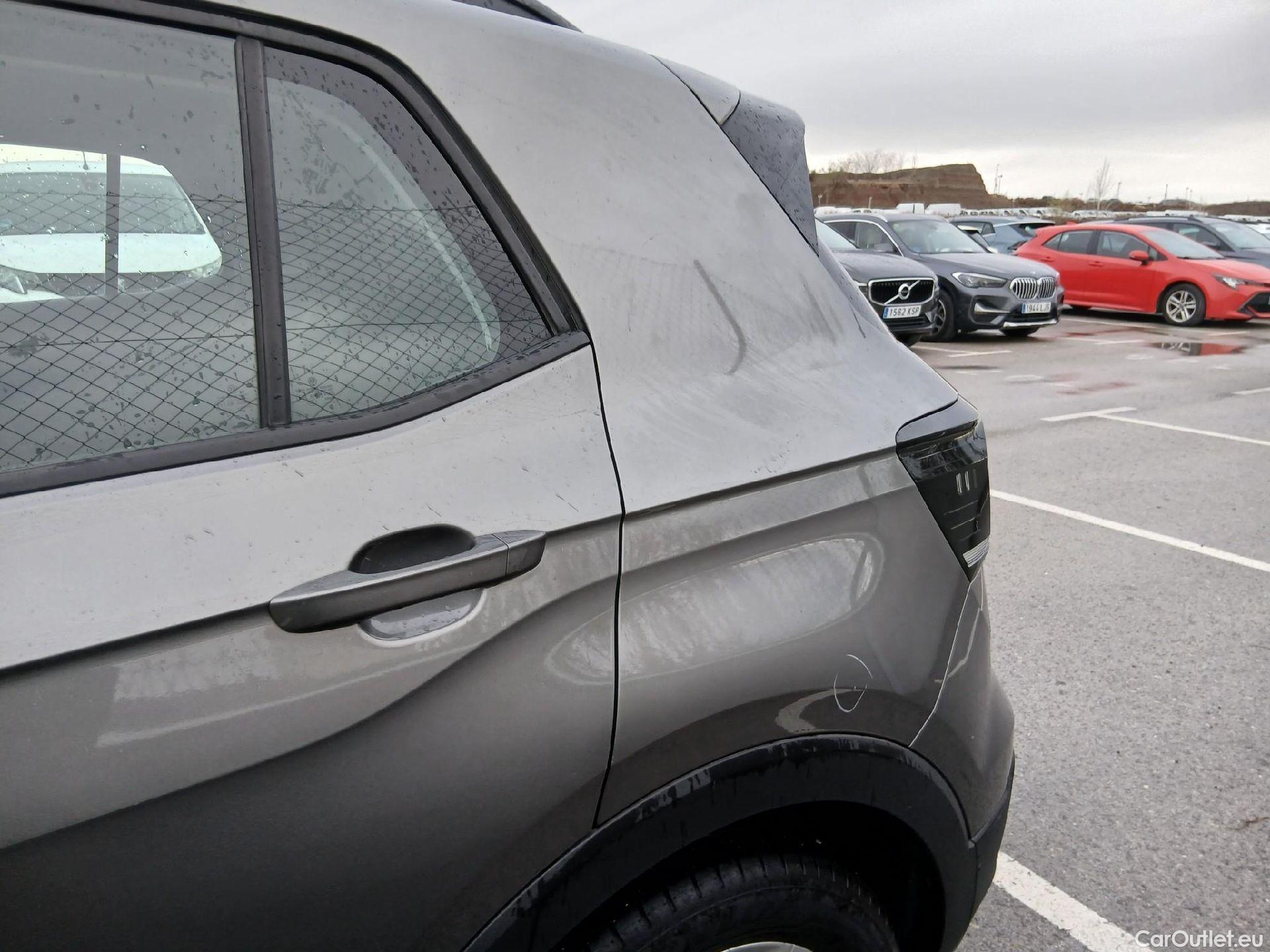  Volkswagen  T-CROSS VOLKSWAGEN  / 2018 / 5P / todoterreno Advance 1.0 TSI 85kW (115CV) DSG (AC) #13