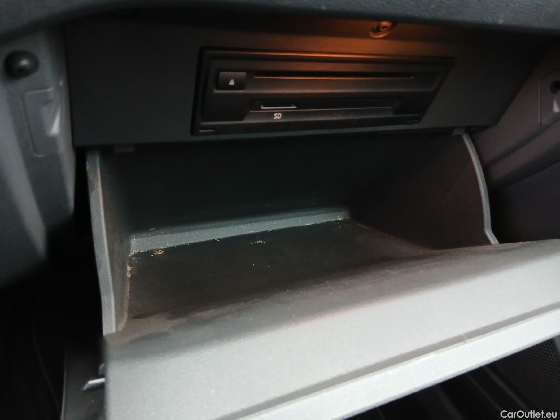  Volkswagen  T-CROSS VOLKSWAGEN  / 2018 / 5P / todoterreno Advance 1.0 TSI 85kW (115CV) DSG (AC) #2