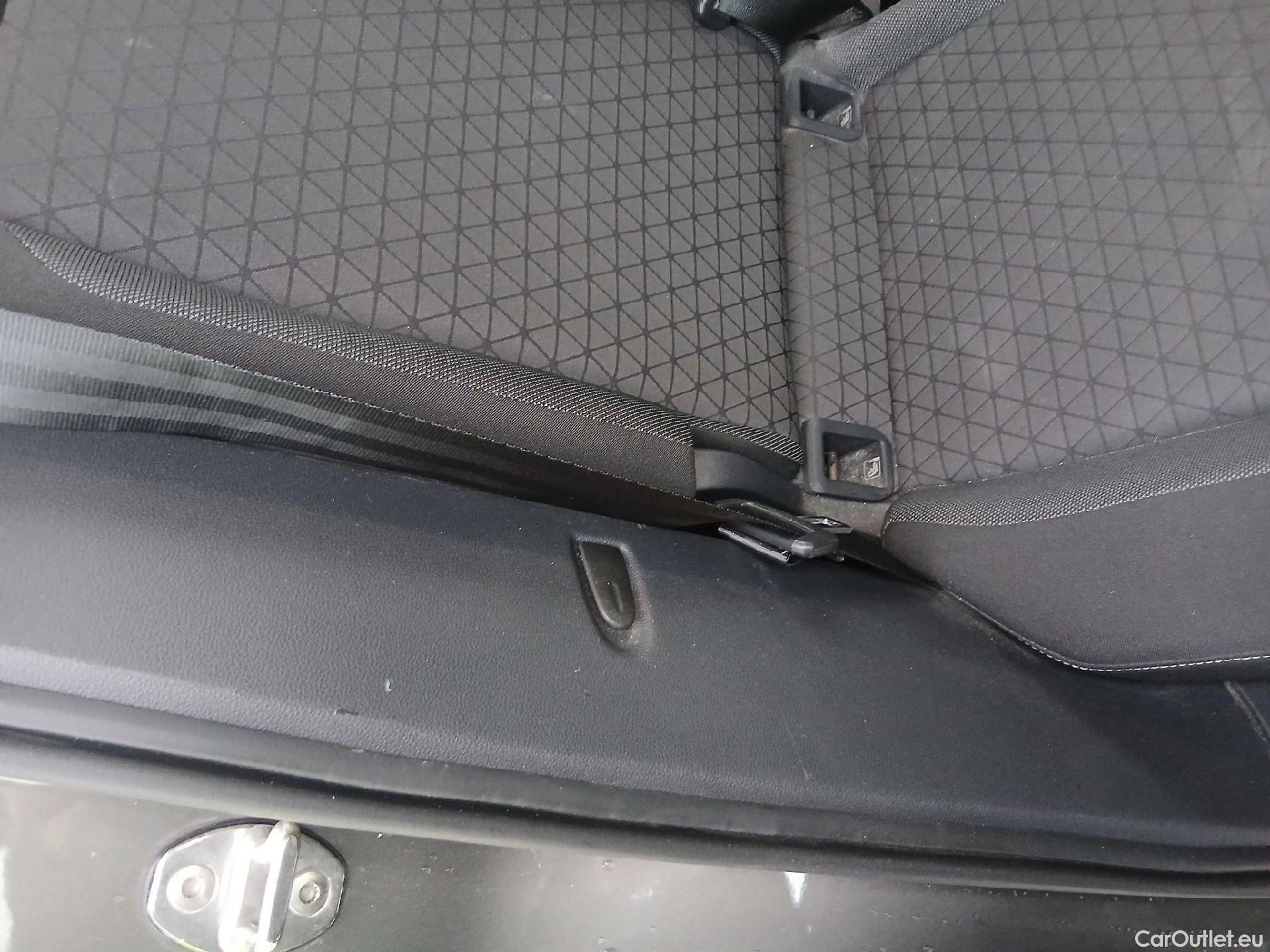  Volkswagen  T-CROSS VOLKSWAGEN  / 2018 / 5P / todoterreno Advance 1.0 TSI 85kW (115CV) DSG (AC) #36