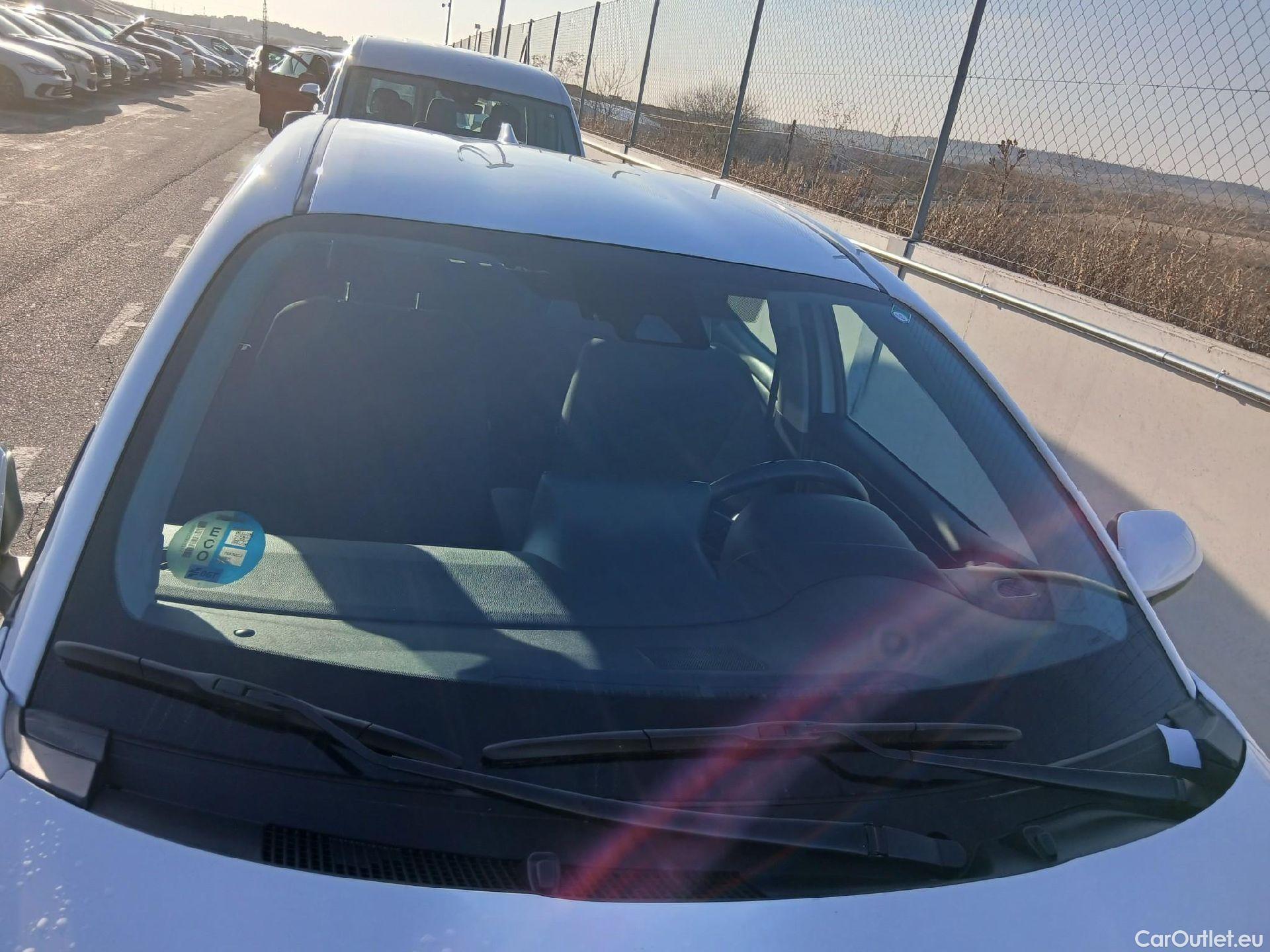  Toyota  Yaris TOYOTA  / 2020 / 5P / berlina con portón 1.5 120H Active Tech #12