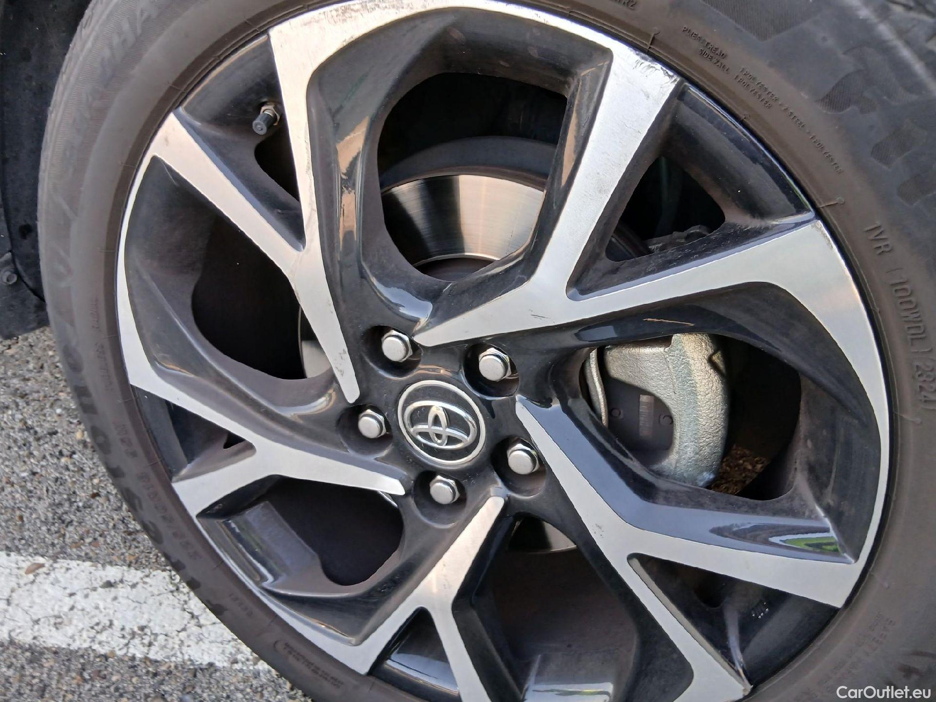  Toyota  C-HR TOYOTA  / 2016 / 5P / todoterreno 1.8 125H Advance (CX) #5