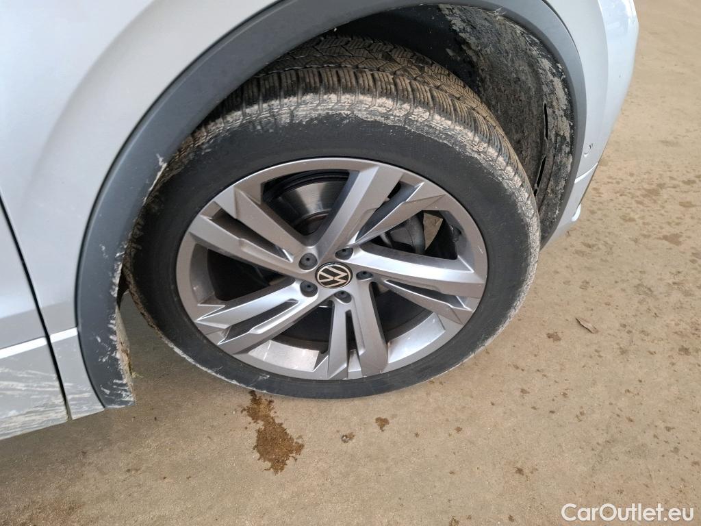  Volkswagen  Tiguan VOLKSWAGEN  / 2020 / 5P / SUV 2.0 TDI 150 DSG7 R-Line #25