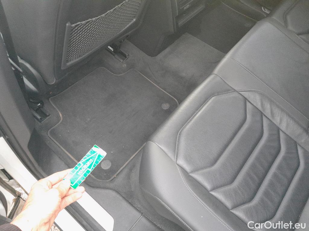  Volkswagen  Touareg VOLKSWAGEN  / 2018 / 5P / todoterreno Premium 3.0 TDI 170kW (231CV) Tip 4Mot #4