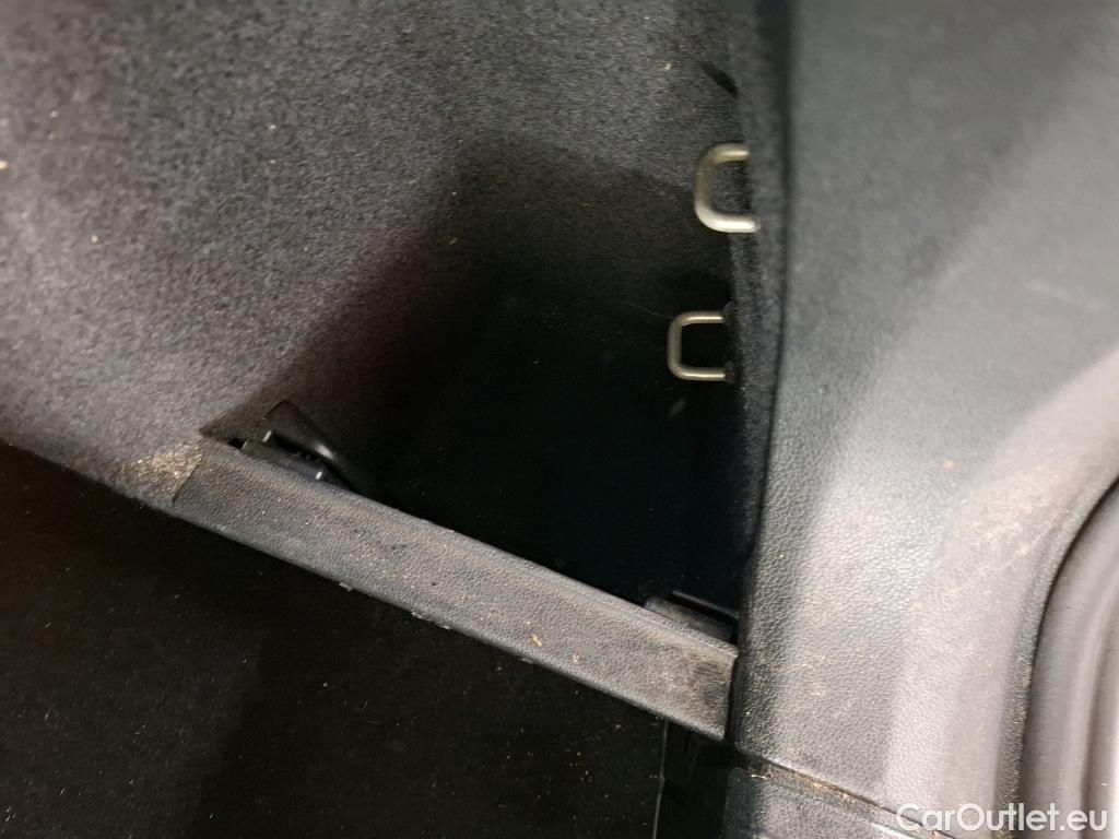  Volkswagen  Tiguan VOLKSWAGEN  / 2020 / 5P / SUV 2.0 TDI 150 DSG7 R-Line #13