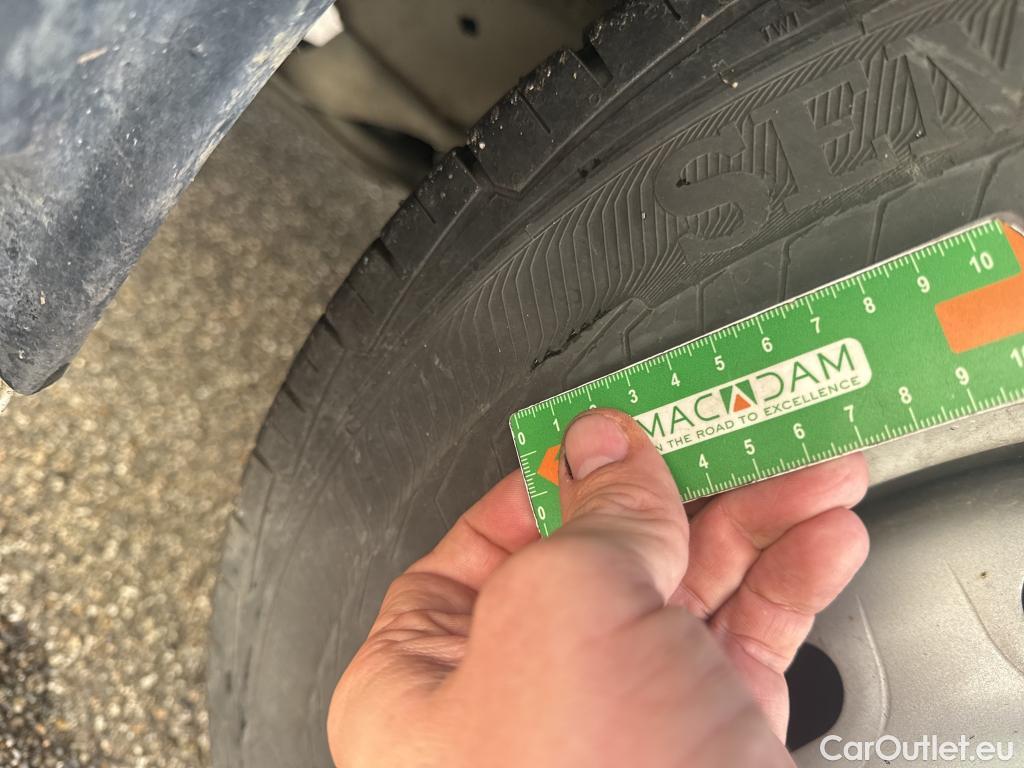  Renault  Trafic  Fourgon L2H1 3T Grand Confort 2.0 dCi 130CV BVM6 E6d #17