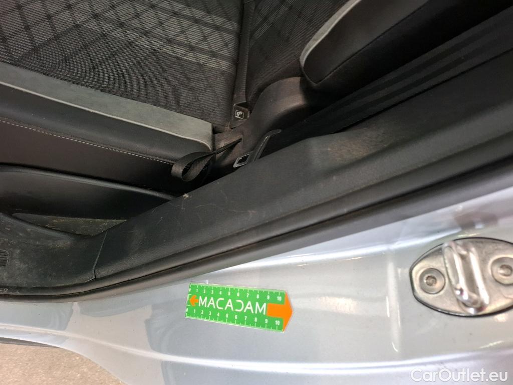  Volkswagen  Tiguan VOLKSWAGEN  / 2020 / 5P / SUV 2.0 TDI 150 DSG7 R-Line #8