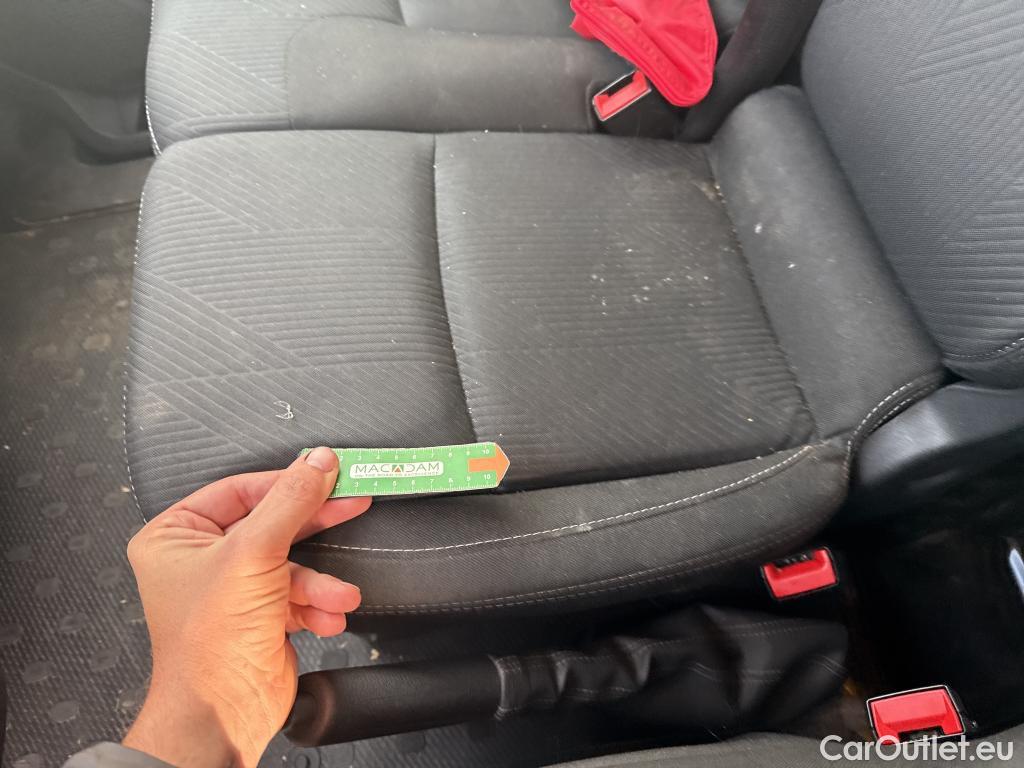  Renault  Trafic  Fourgon L2H1 3T Grand Confort 2.0 dCi 130CV BVM6 E6d #25